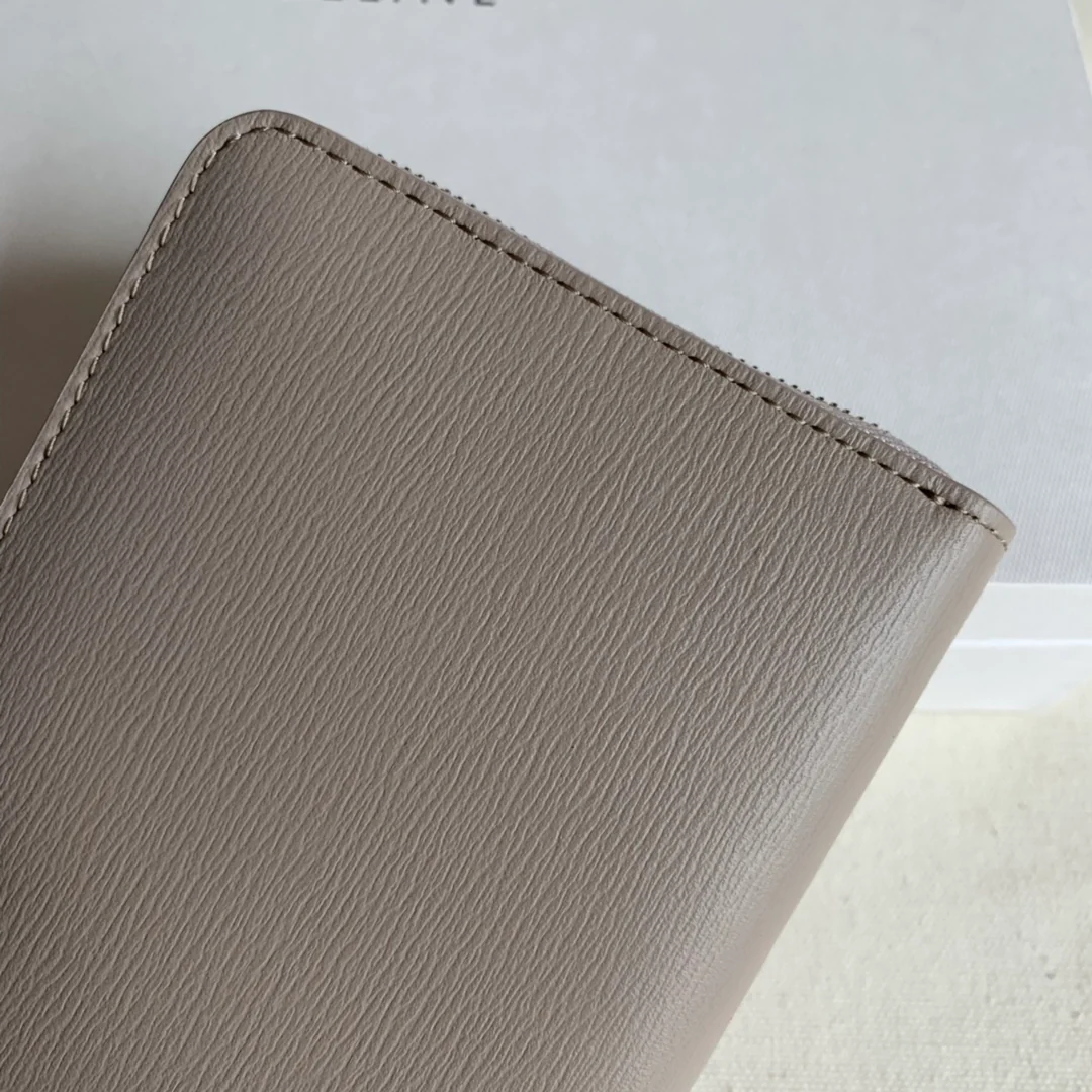 Кошелек Celine с длинной молнией — темно-серый с узором ?водная рябь?.