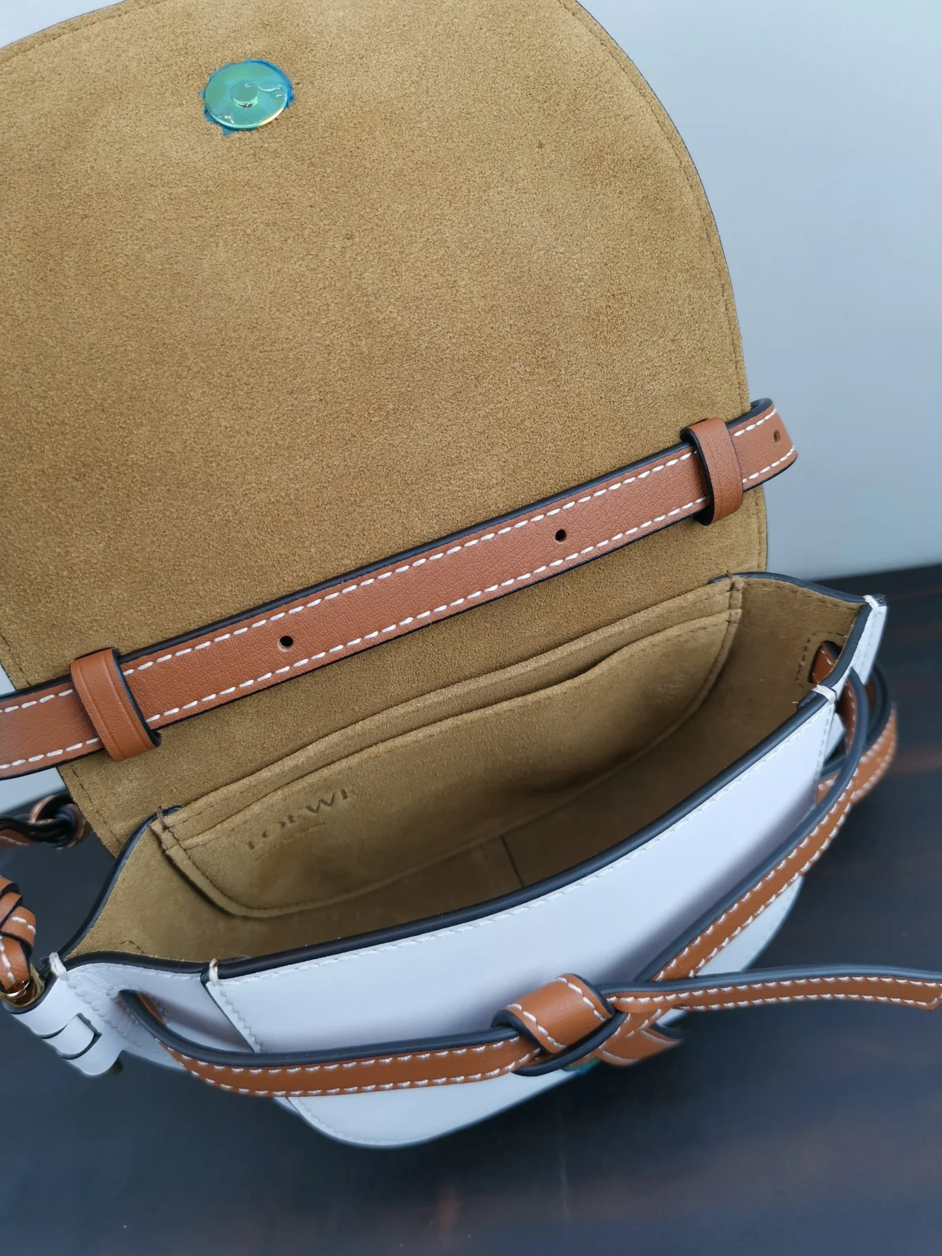 Loewe-gate-mini-21x12-5x9-5-cm-11