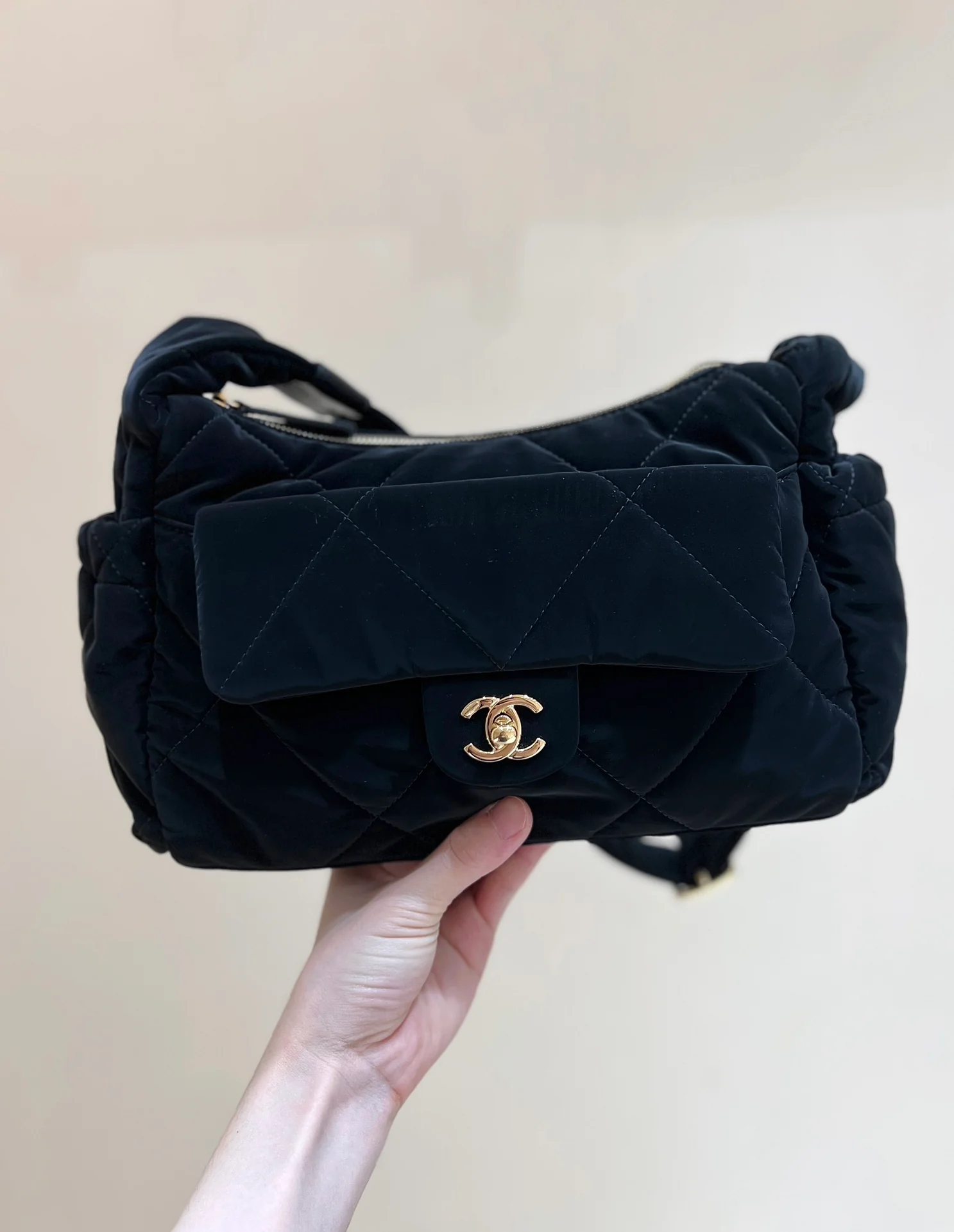 Сумка для лыж Chanel 24n-Coconige, маленькая, черная.