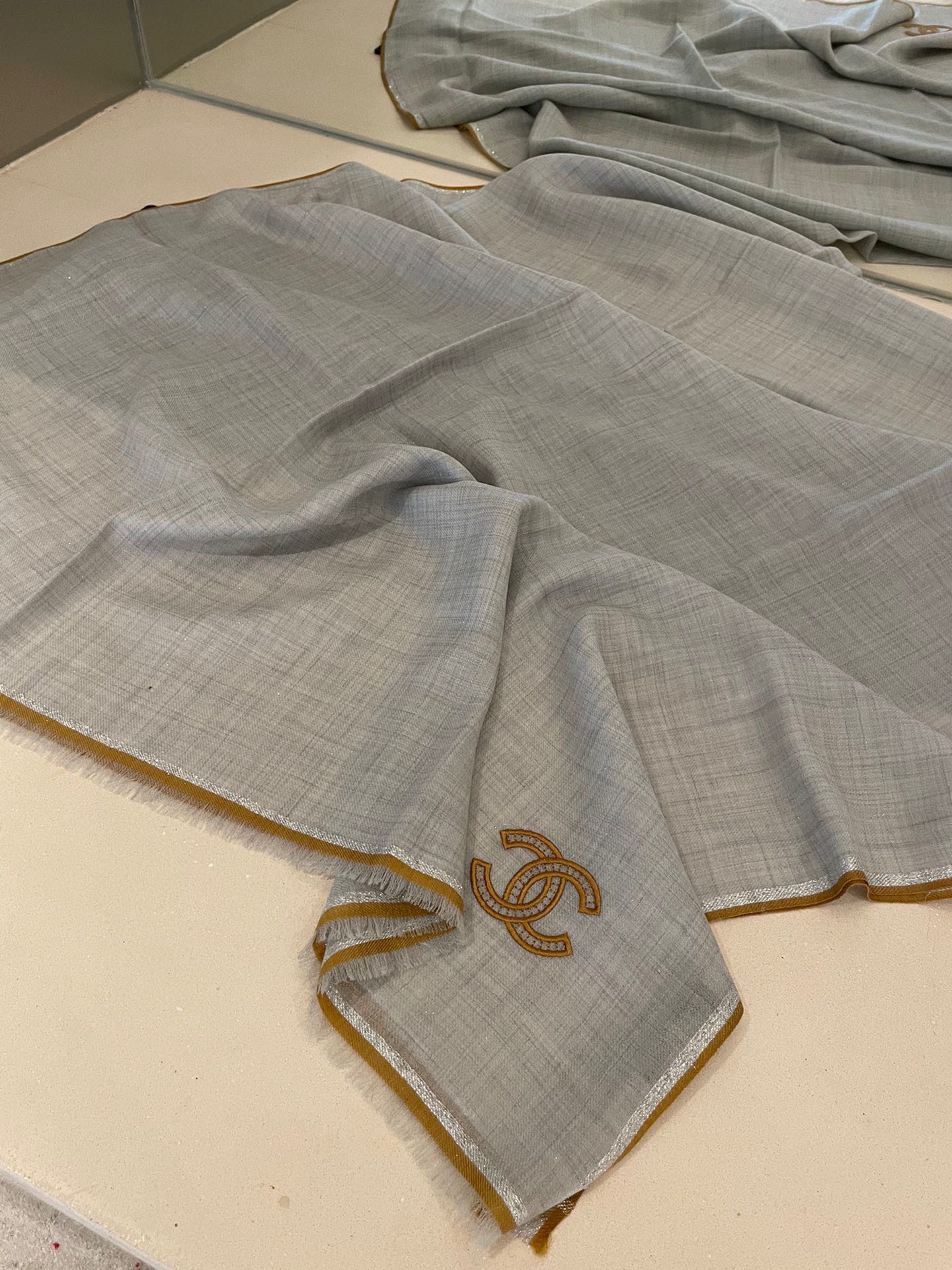 Шарф Chanel с металлизированной нитью - 90-200 см - Кашемир Кашмир Хайленд - Серый