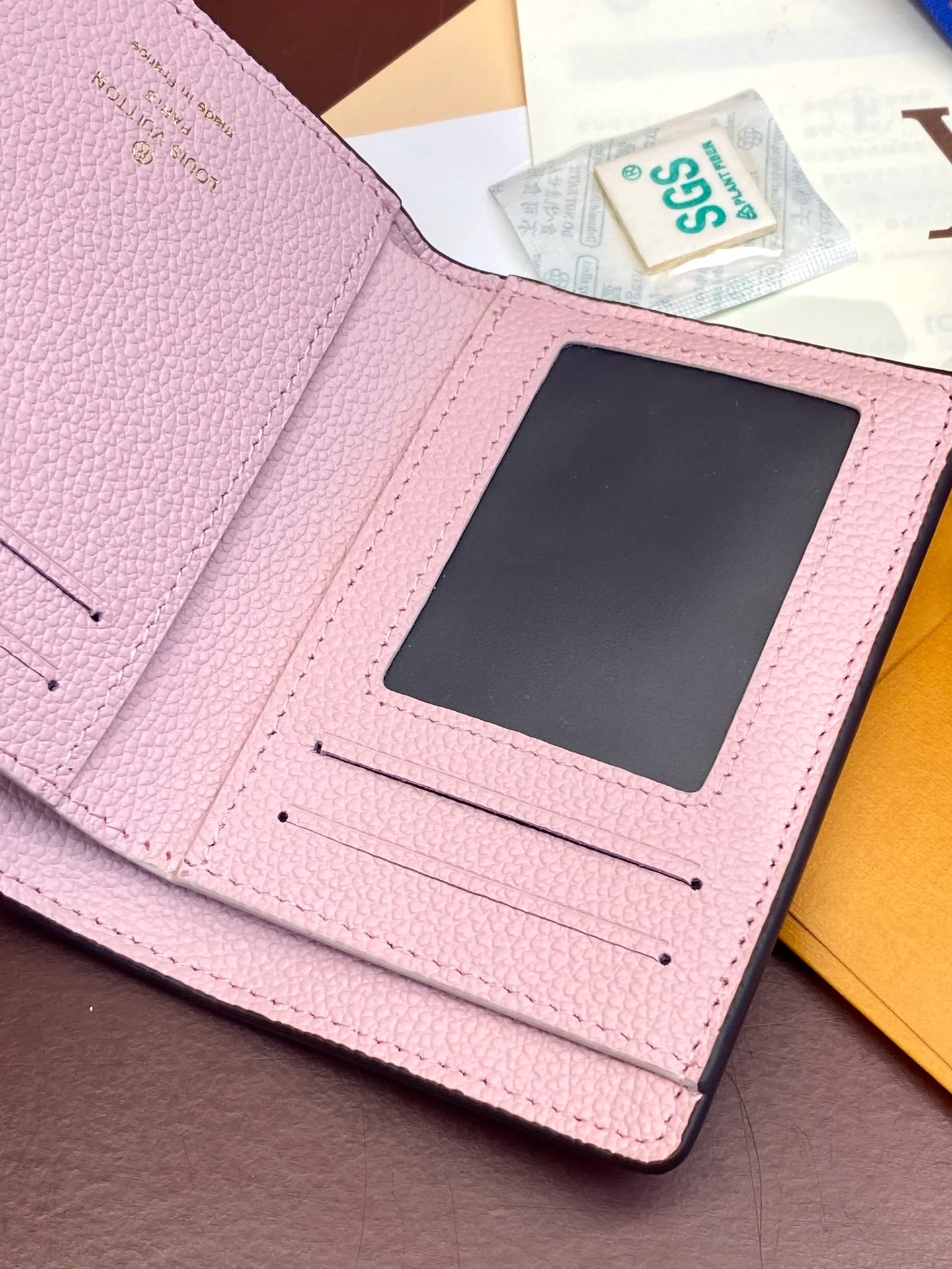 LV-m60688-Короткий кошелек-Розовый