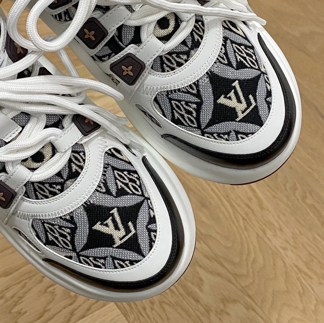 Обувь LV - массивные кроссовки с вышивкой LV - черно-белые