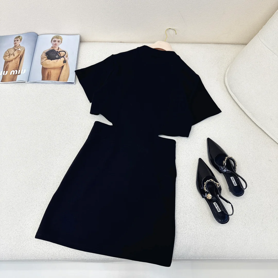 Miu Miu - 2404-24ss Весна/Лето Новинка Платье с короткими рукавами и вышивкой бантом - Черное