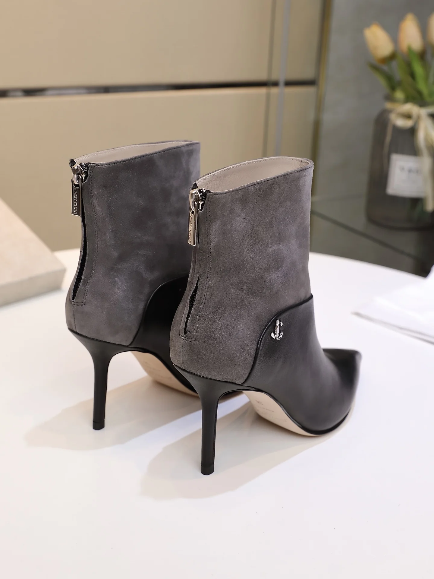 Ботинки Jimmy с острым носком на высоком каблуке - 1