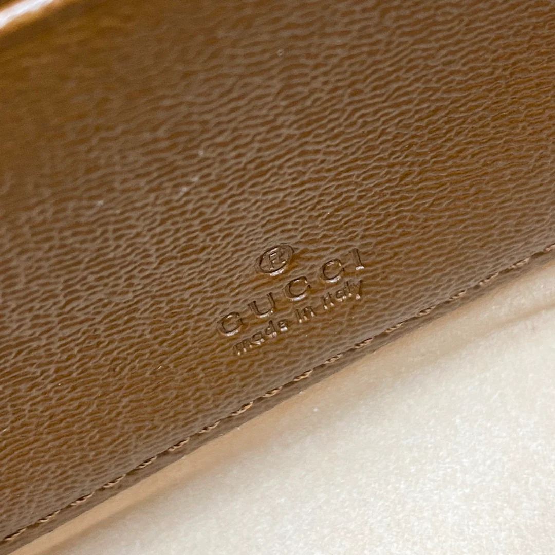 Маленькая квадратная сумка Gucci с замком