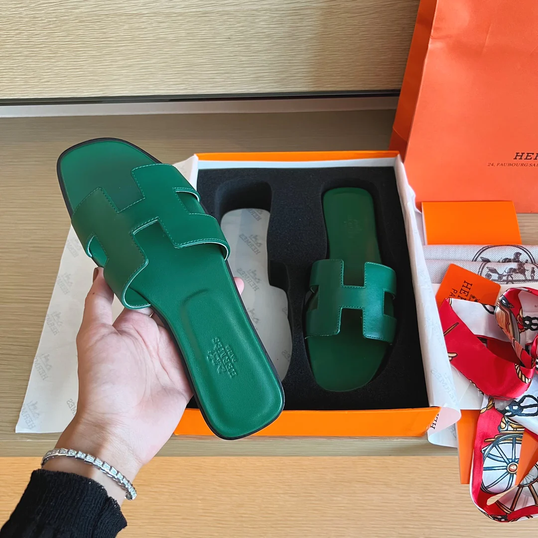 Классические домашние тапочки Hermes H - Верх из однотонной кожи - Подошва, полностью закрывающая тапочки - Зеленый