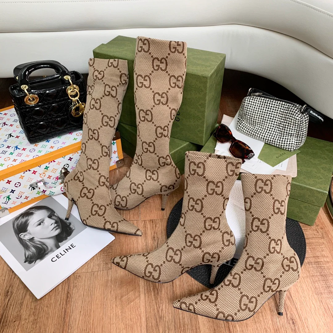 Ботильоны-носки Gucci осень/зима 2022 на шпильке с острым носком - Изображение из коллекции