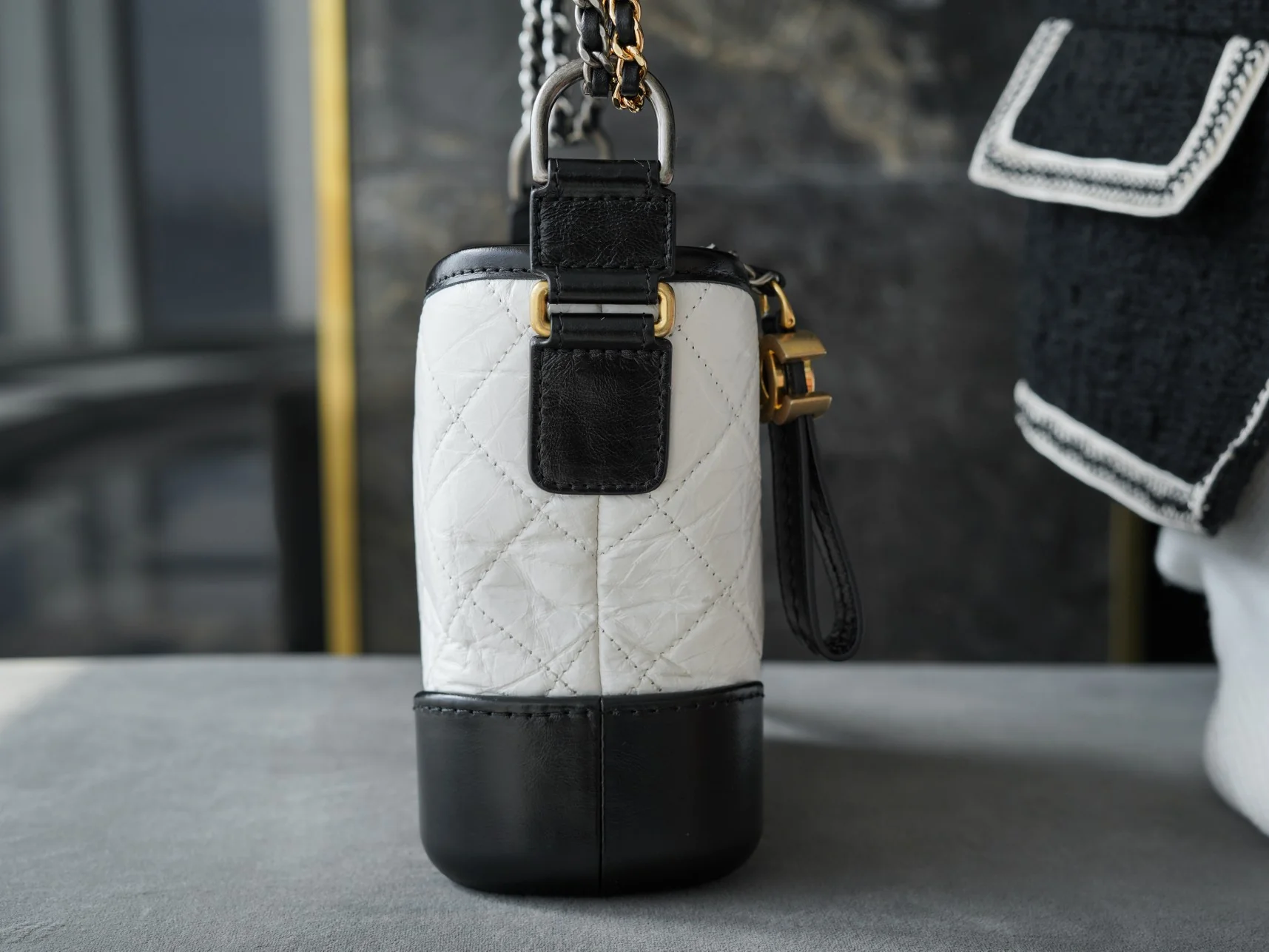 Сумка-хобо Chanel - белая, маленькая, 20 см