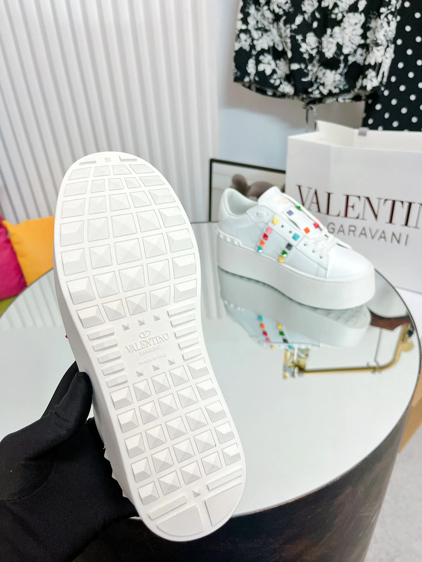 Белые повседневные кроссовки на платформе Valentino - яркие