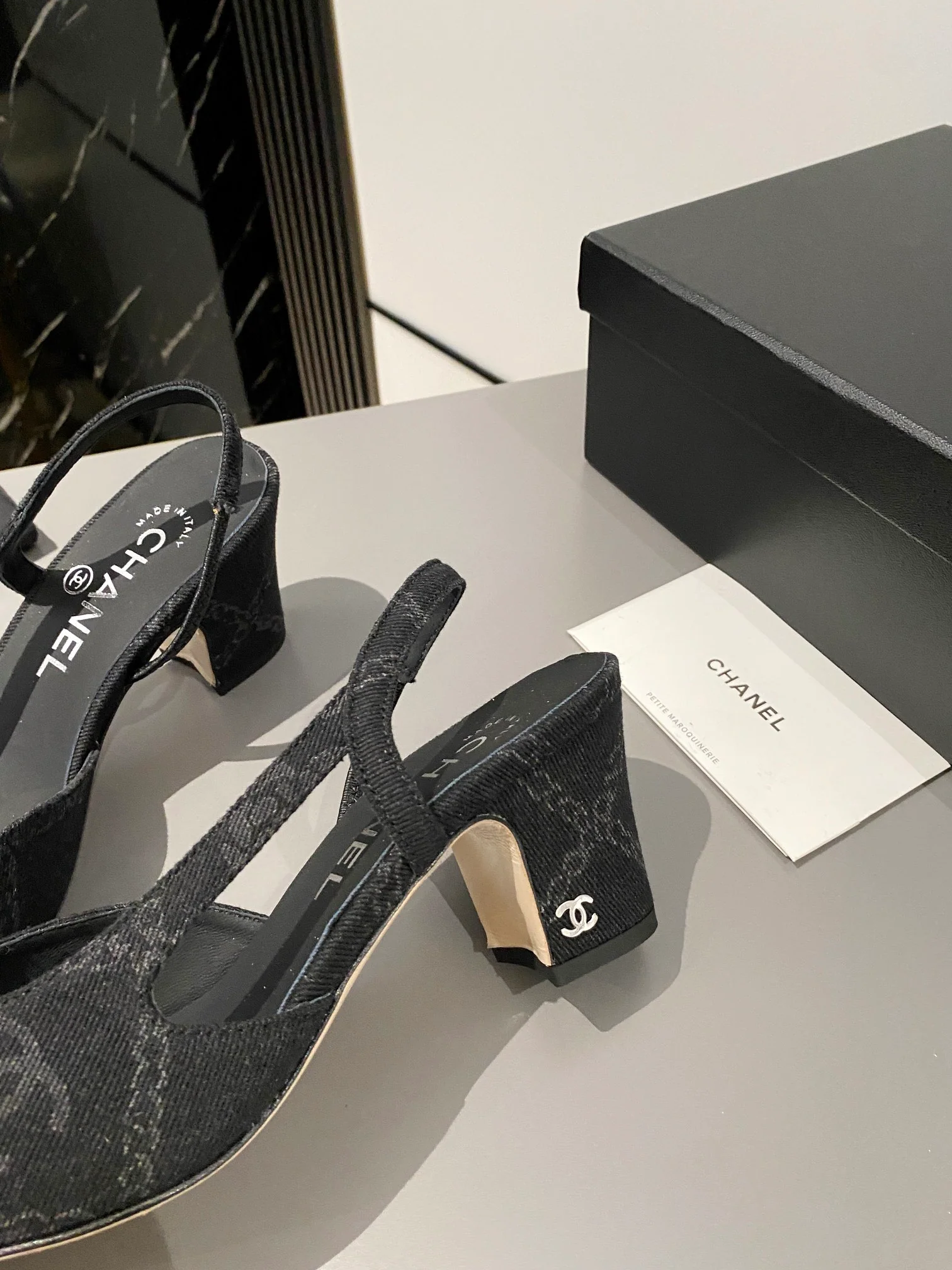 Chanel - Классические туфли на массивном каблуке - Черные