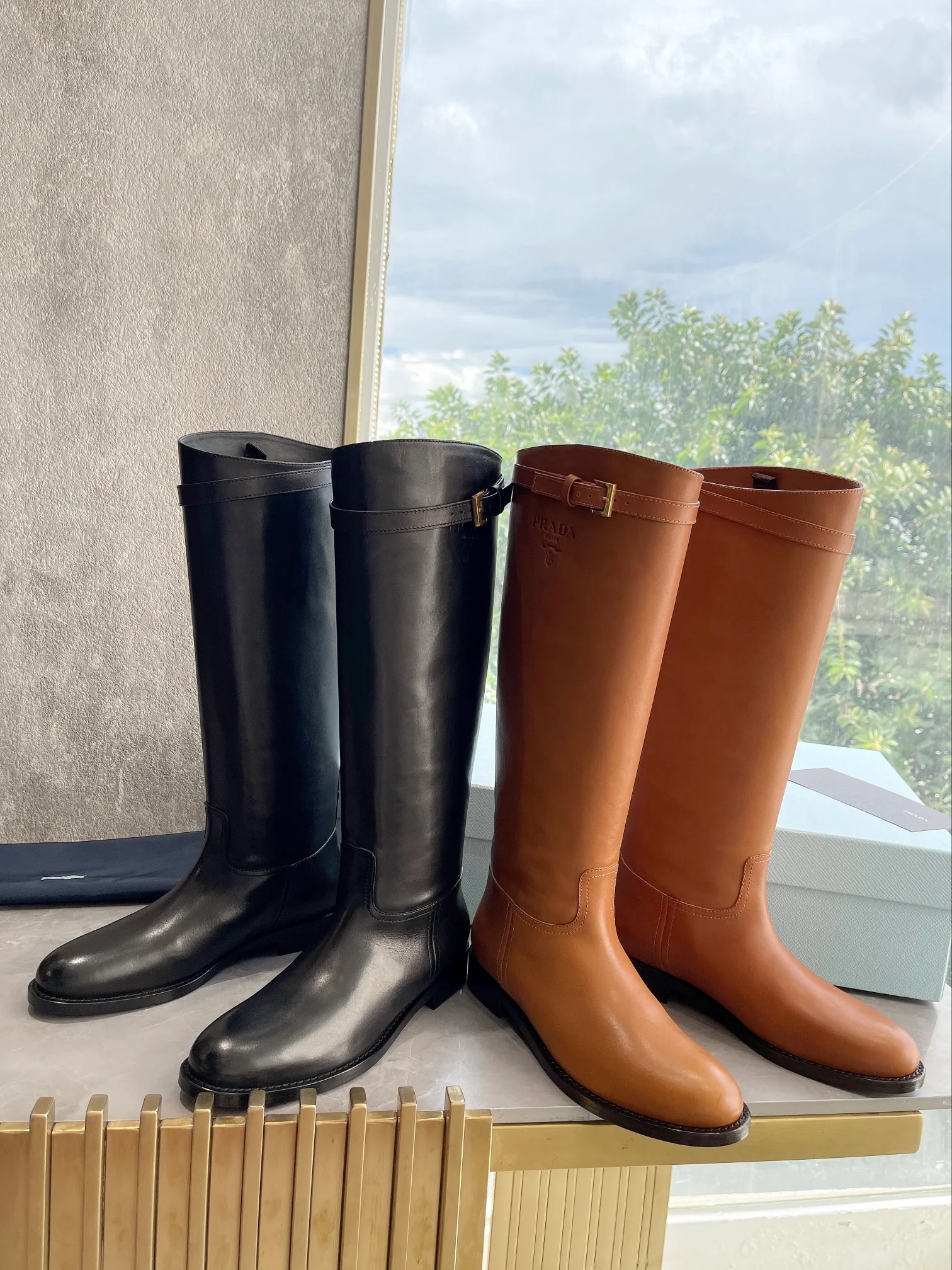 Новинки Prada весна/лето 2022 - Классические сапоги для верховой езды - Высокие сапоги