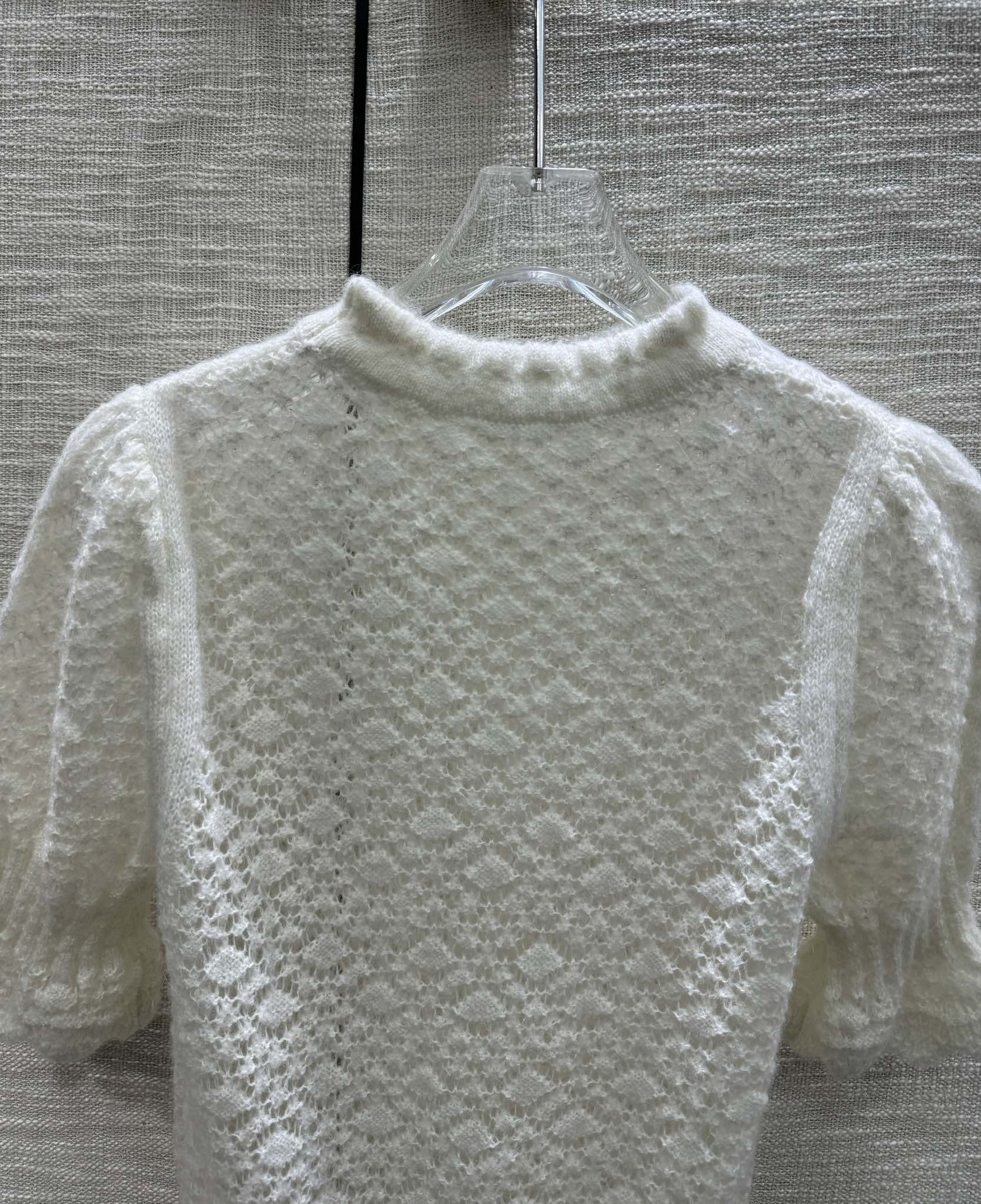 Chanel - 2403-24 Новинка ранней весны. Вязаный трикотажный топ с короткими рукавами и ажурным узором - Белый