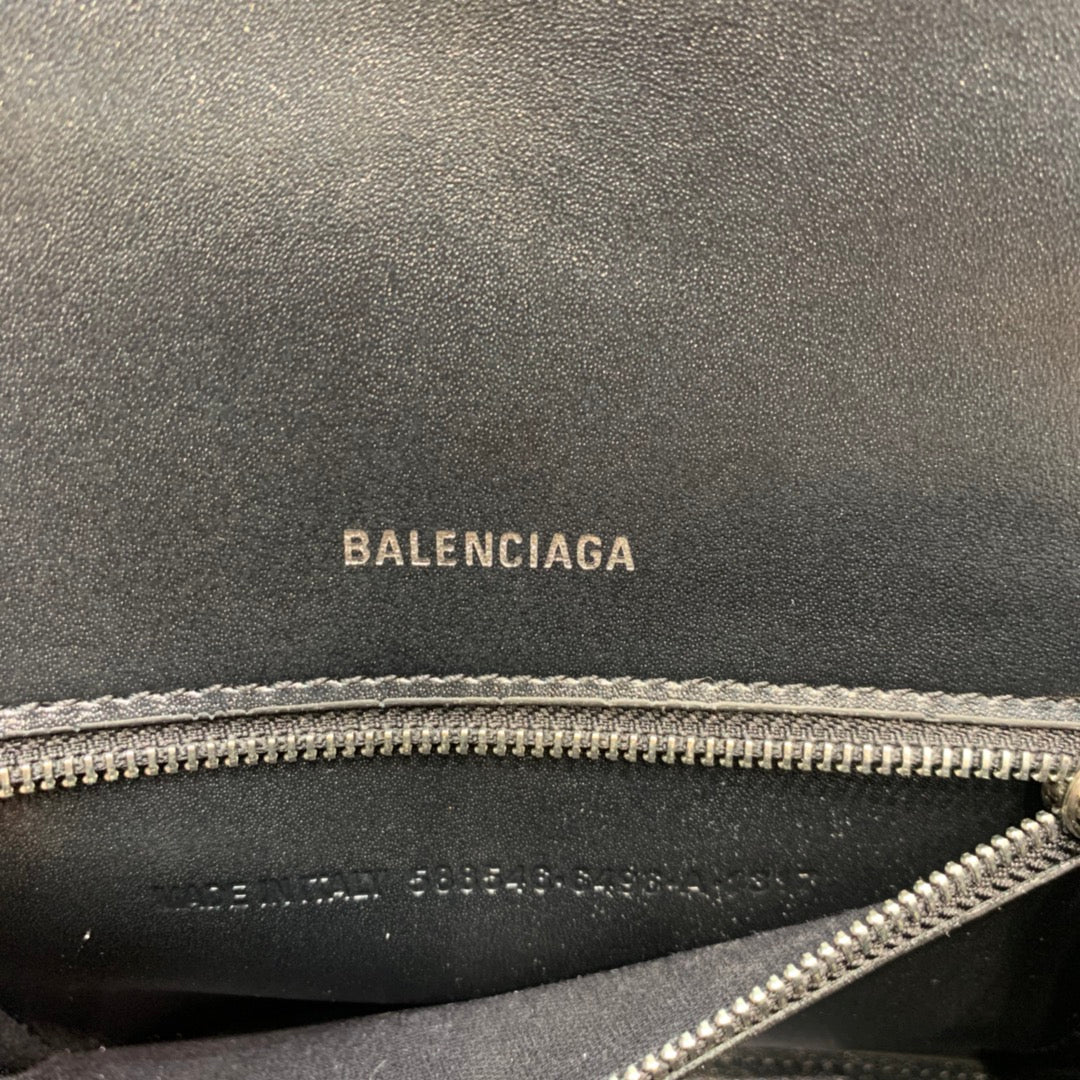 Сумка Balenciaga ?Песочные часы? — серебристая с крокодиловым рисунком