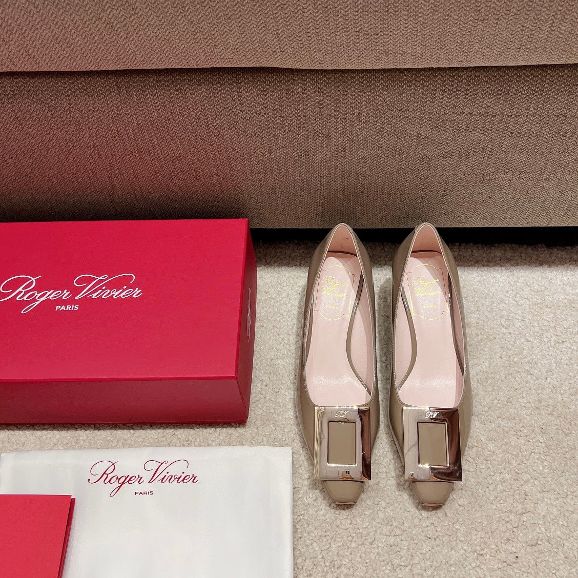 Трапециевидные туфли на высоком каблуке с длинной пряжкой для поездок на работу