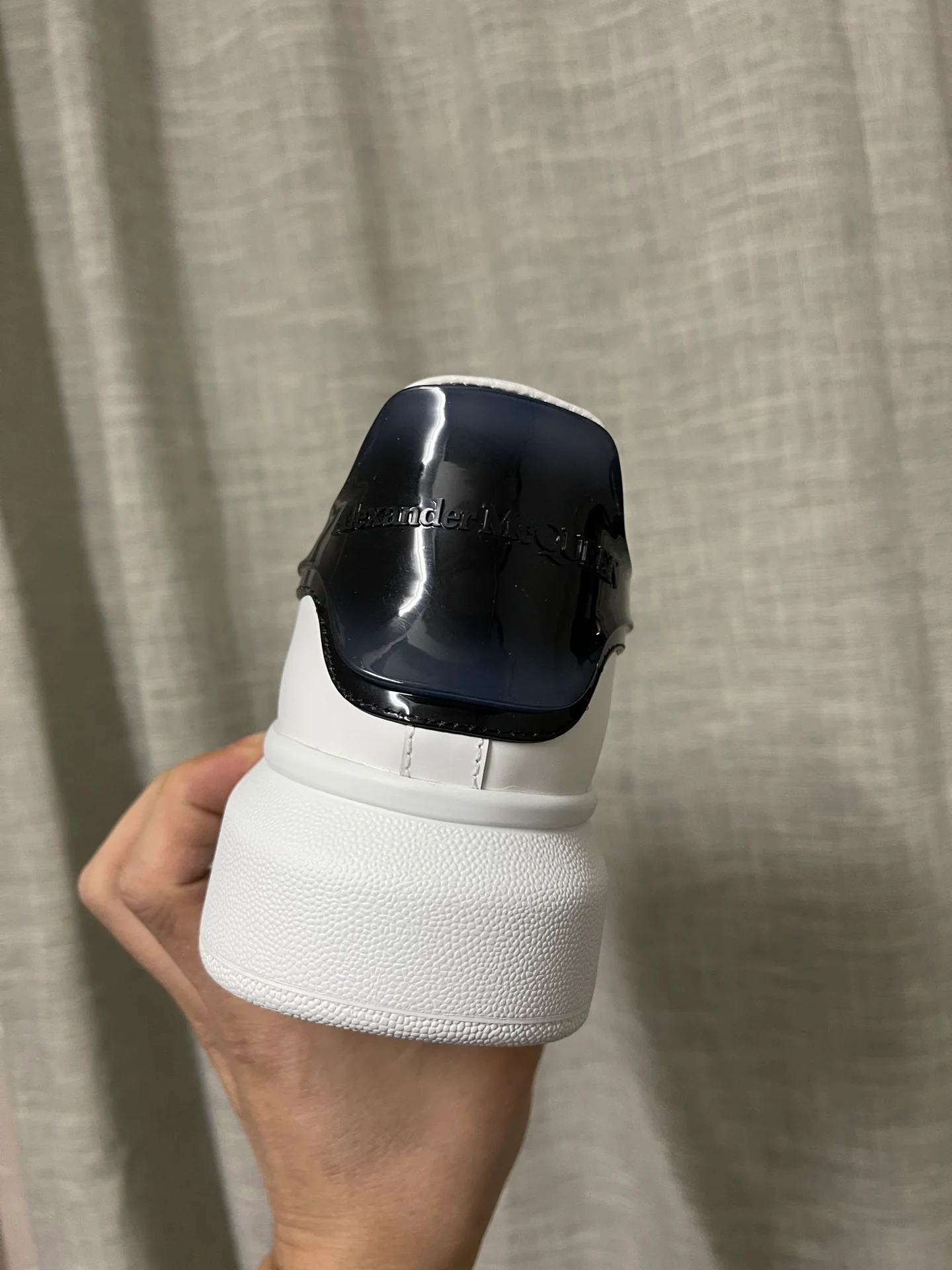 Классические белые кроссовки McQueen - унисекс - черные с мягким каблуком - премиум-издание