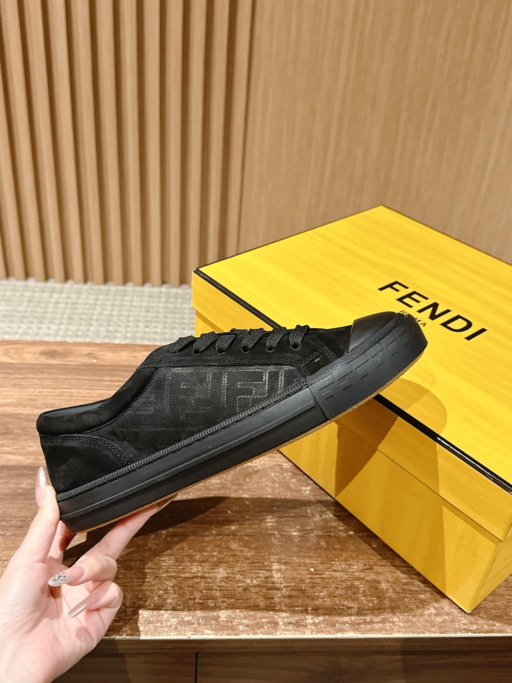 Fendi - Туфли цвета бисквита - Повседневная обувь - Черные