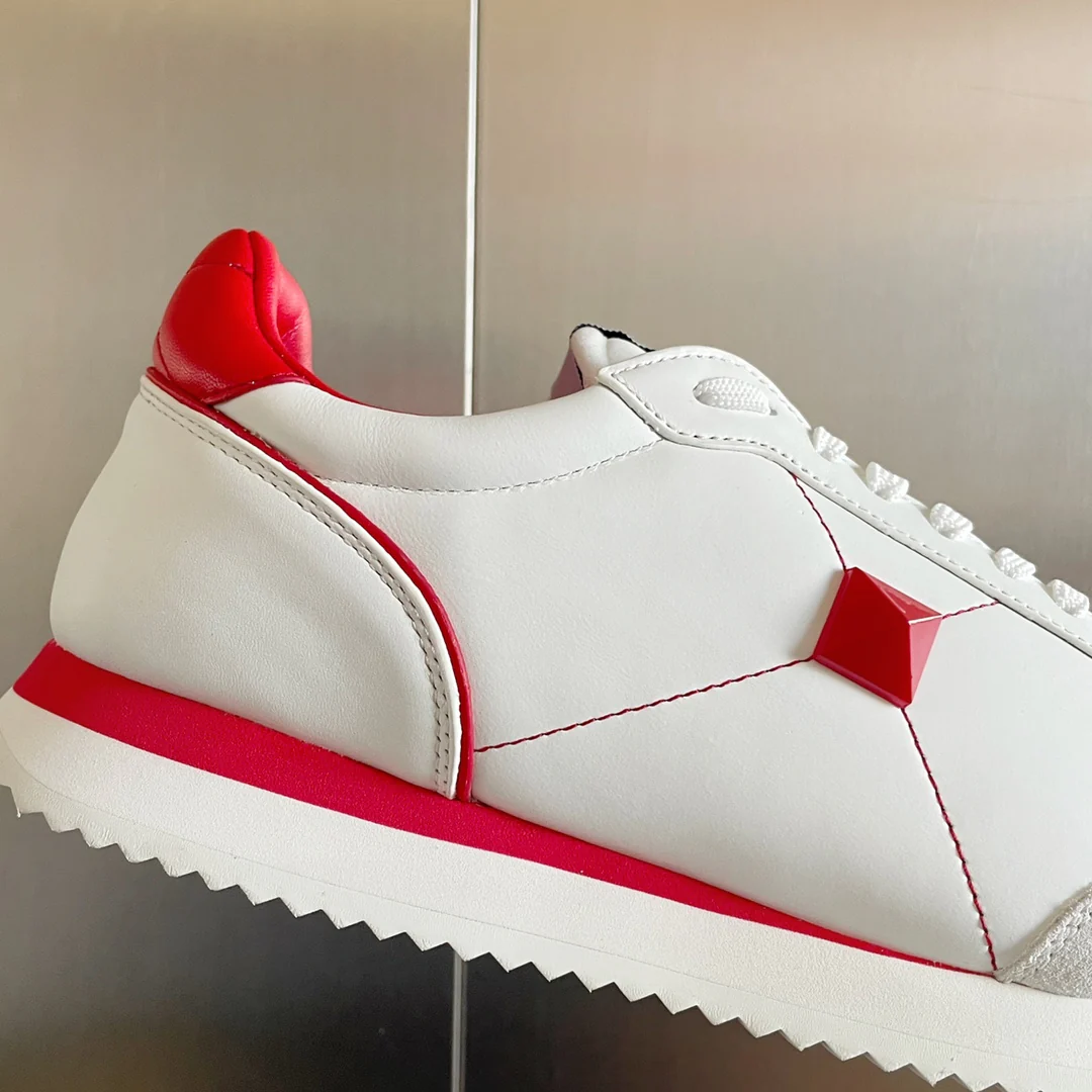 Спортивные повседневные туфли Valentino с заклепками — парный стиль — красная отделка