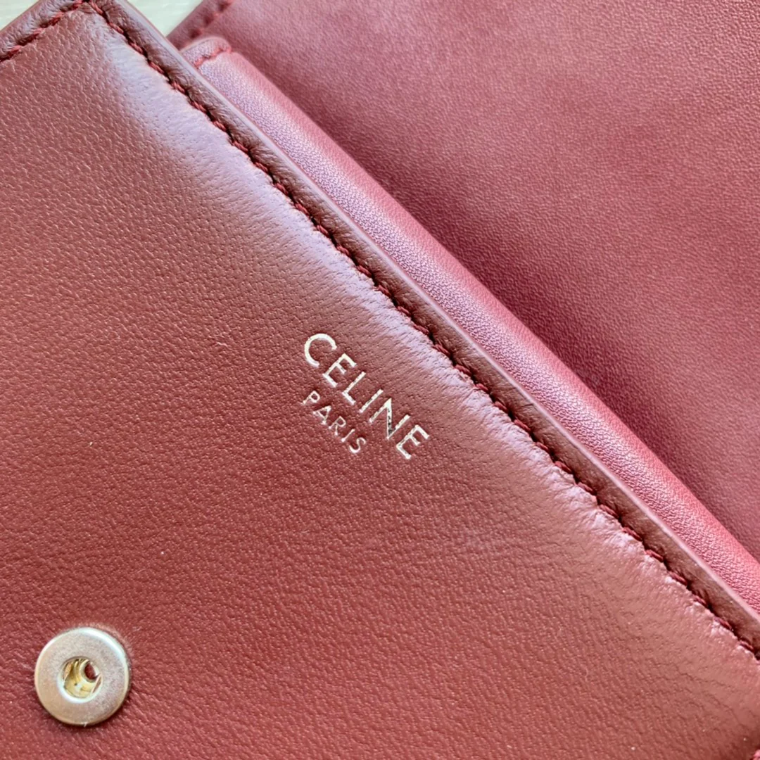 Celine TRIOMPHE 小号亮泽羊皮翻盖钱包-酒红