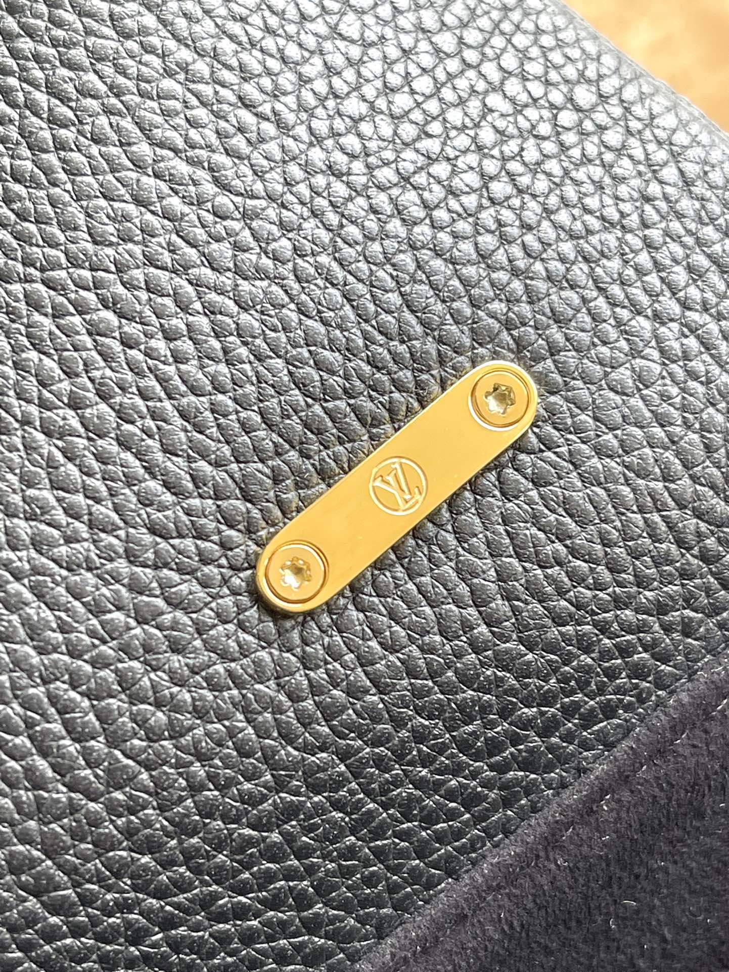 m45977-LV-madeleine-bb-handbag/crossbody bag-black