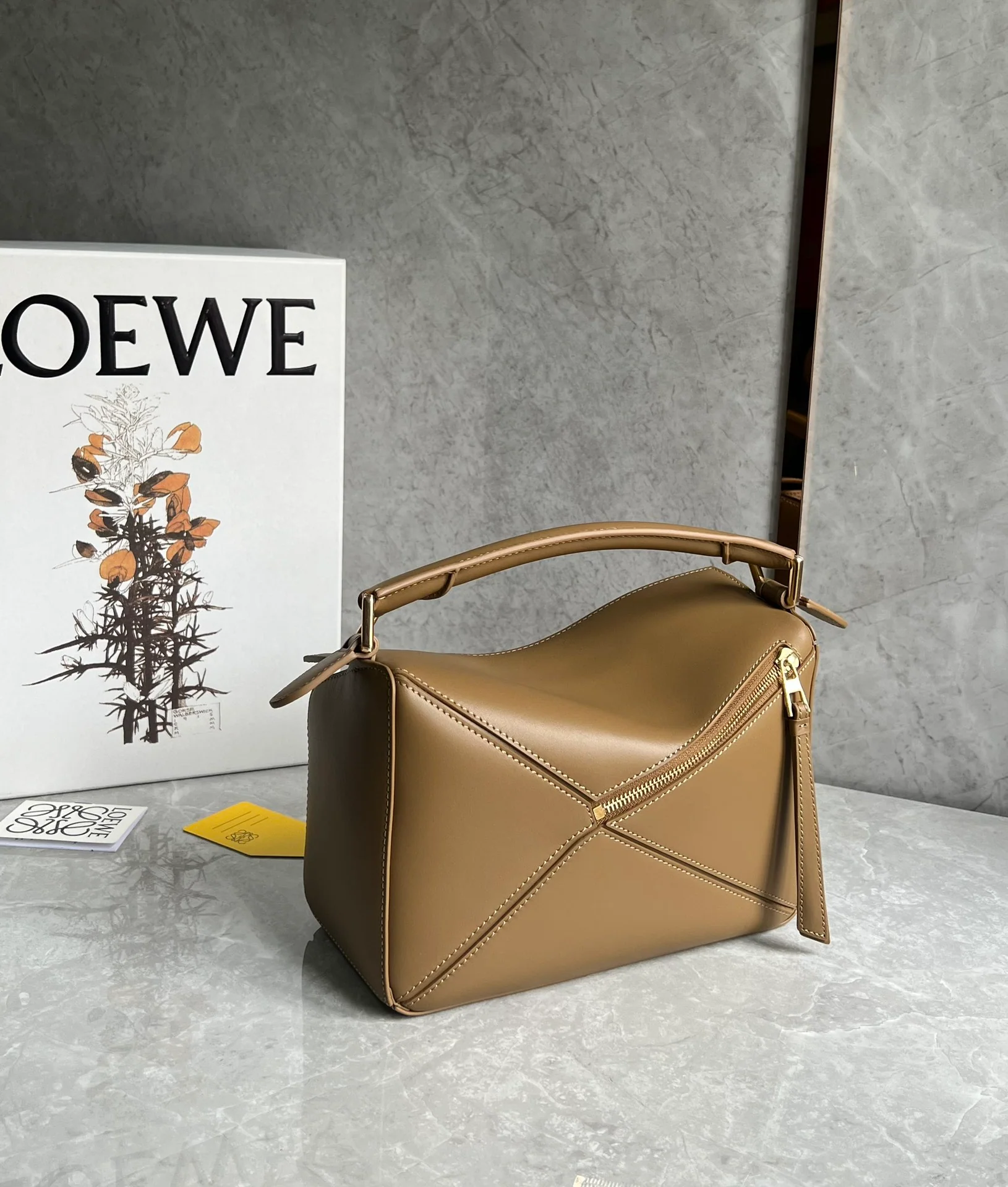 Кожаная сумка через плечо Loewe Puzzle - коричневый дуб