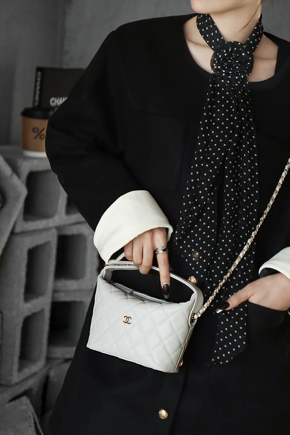 Chanel 25c - Средняя длина, телячья кожа - Сумка для ланча - Белая с золотой фурнитурой