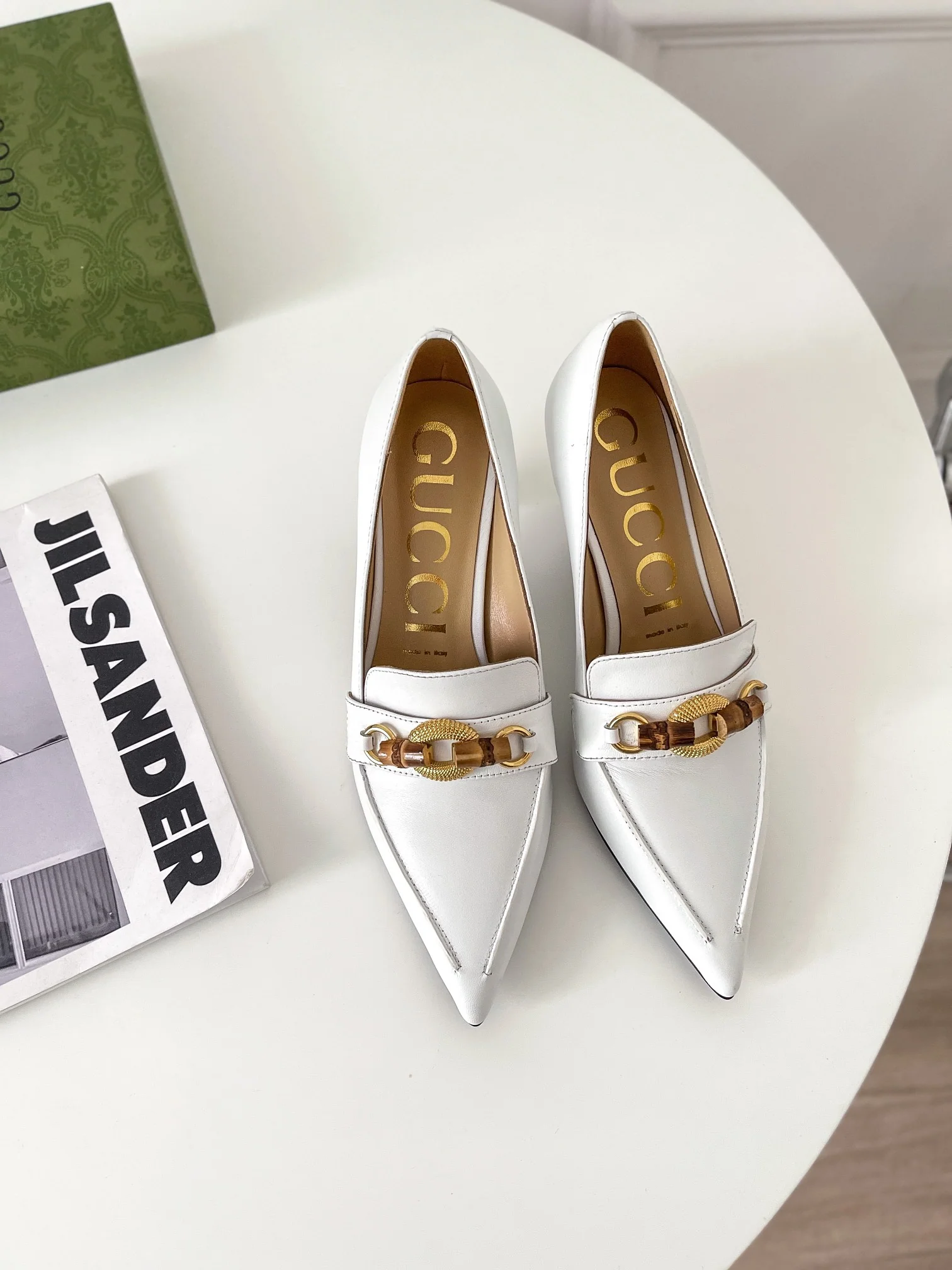 Туфли Gucci с острым носком на низком каблуке