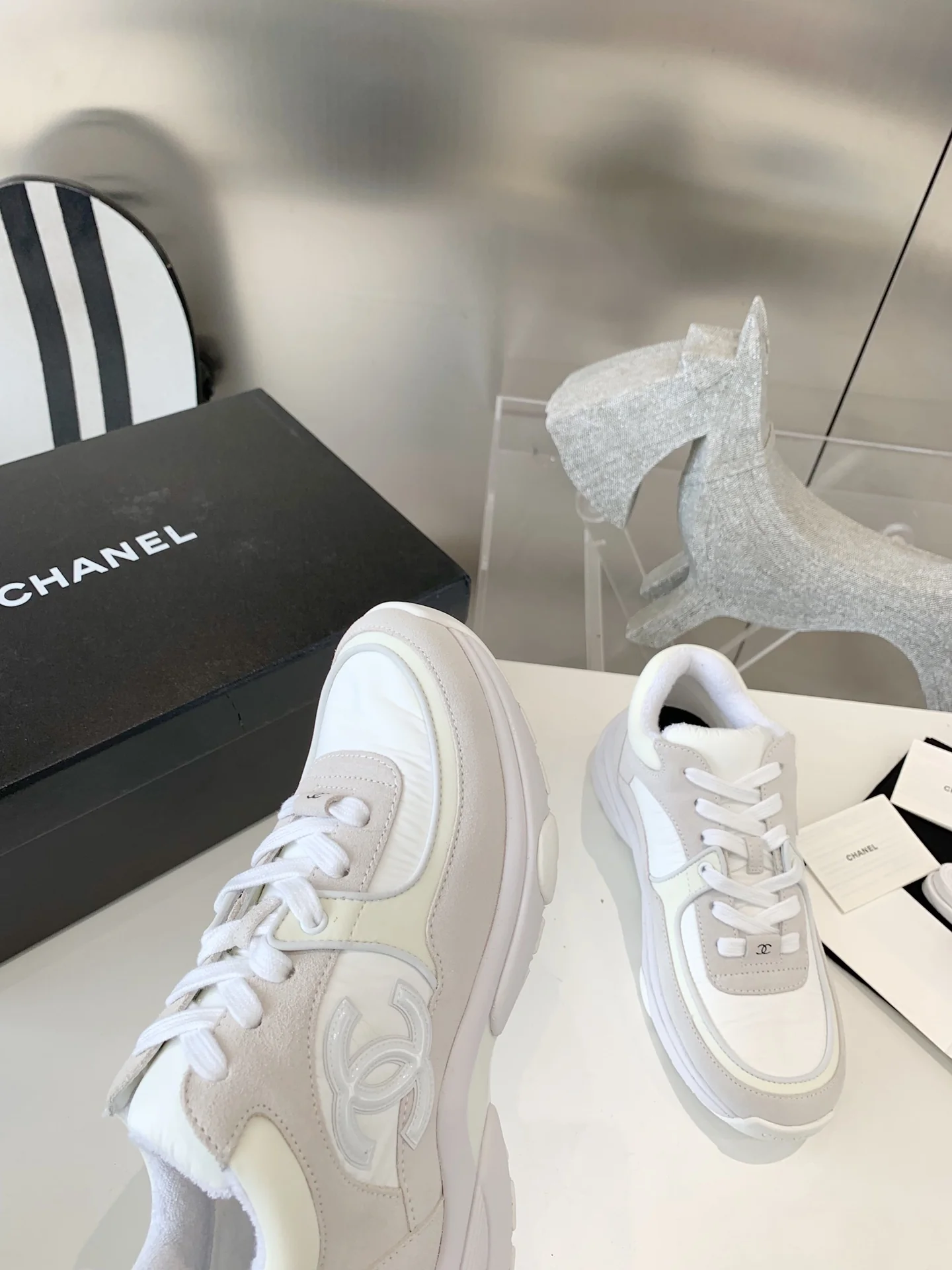 Новинка сезона осень/зима 2022 от Chanel - Спортивные повседневные туфли - Белые