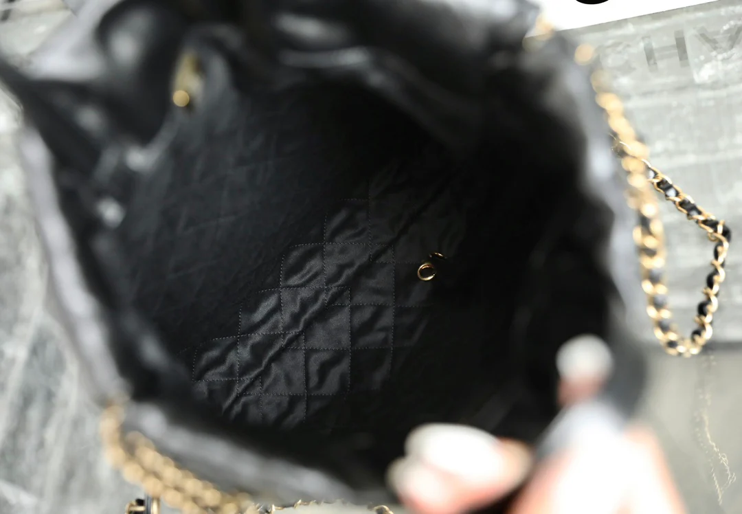 Сумка Chanel - Маленький рюкзак из телячьей кожи - Черный с золотой фурнитурой