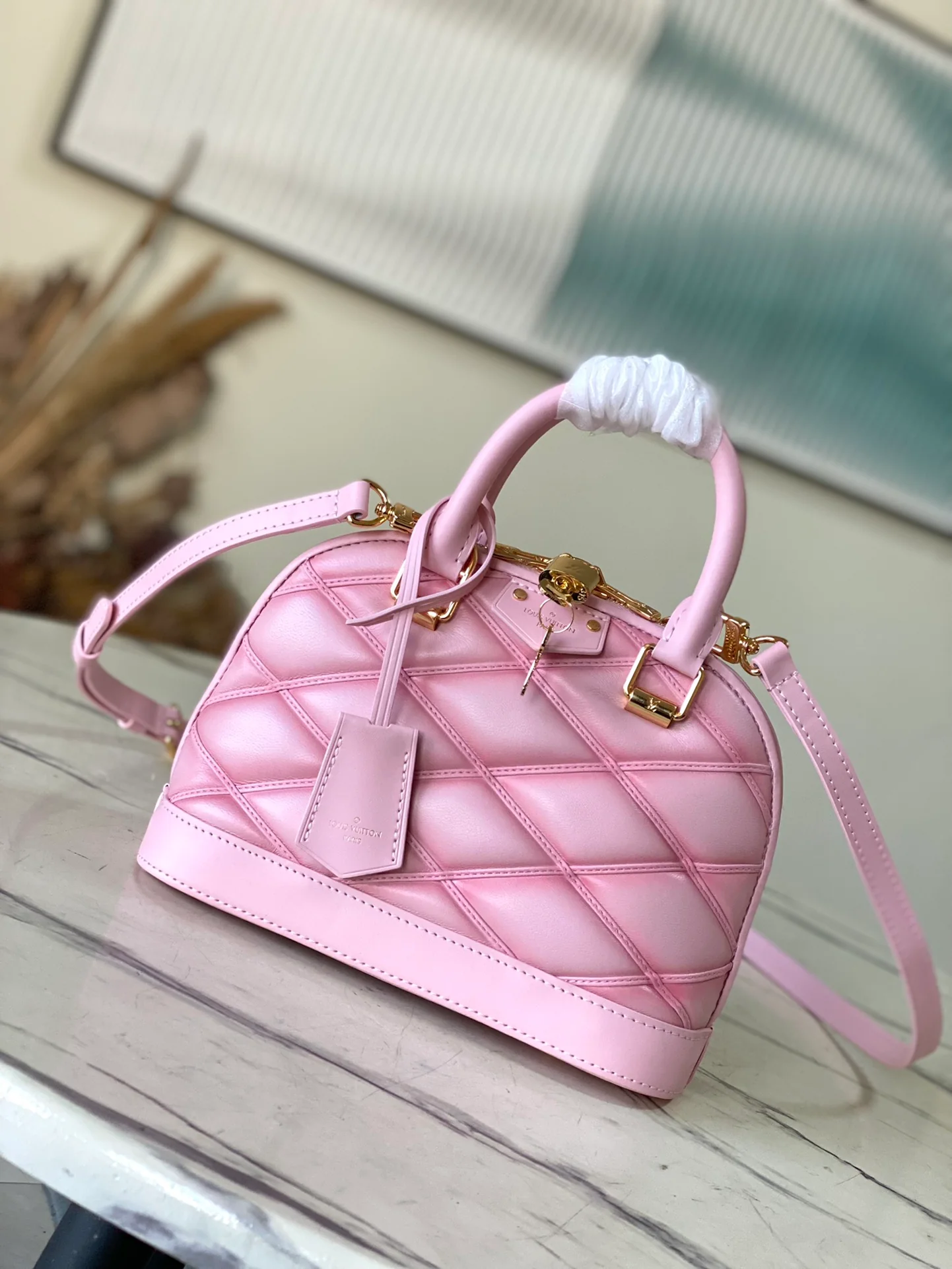 m24453-LV-nicolas-ghesquiere-shell bag-pink