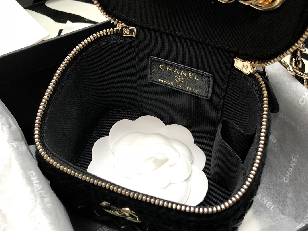 Новинка весеннего сезона 2022 года от Chanel - Woven Box - Черный