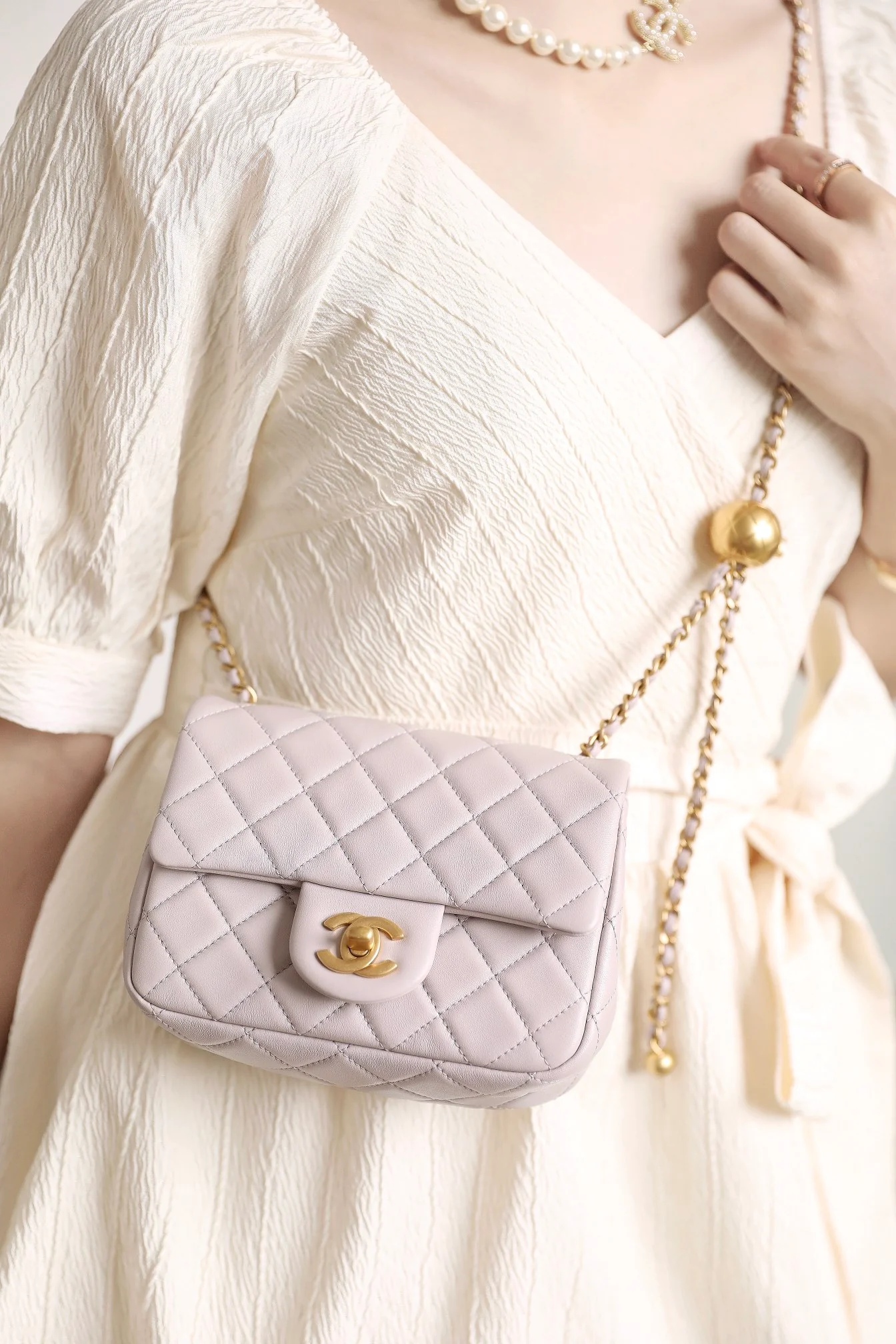 Chanel - Сумка-клатч Golden Globe Square Flap Bag - 18 см - из овечьей кожи