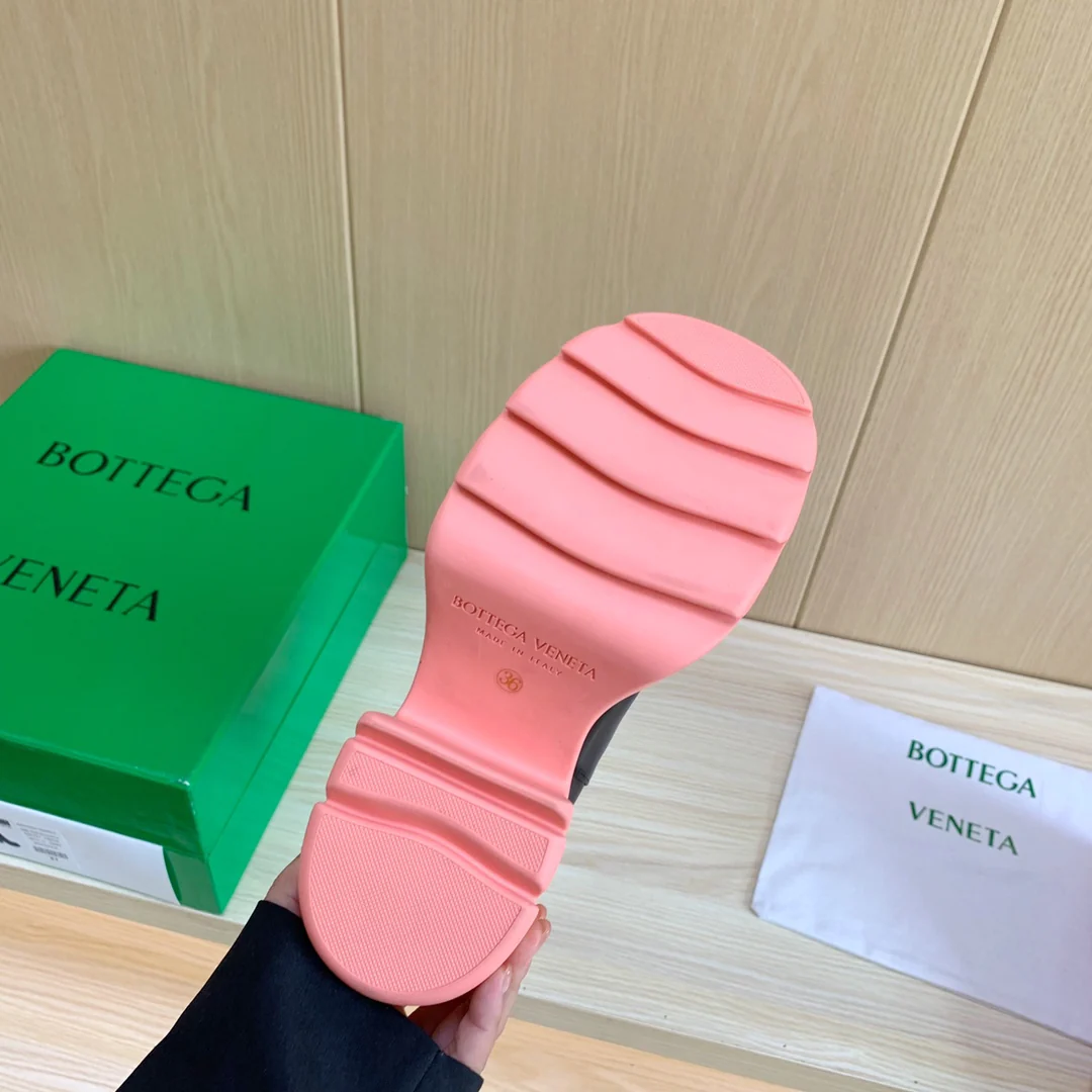 BV-22ss - Ботинки на платформе до середины икры - Foundation