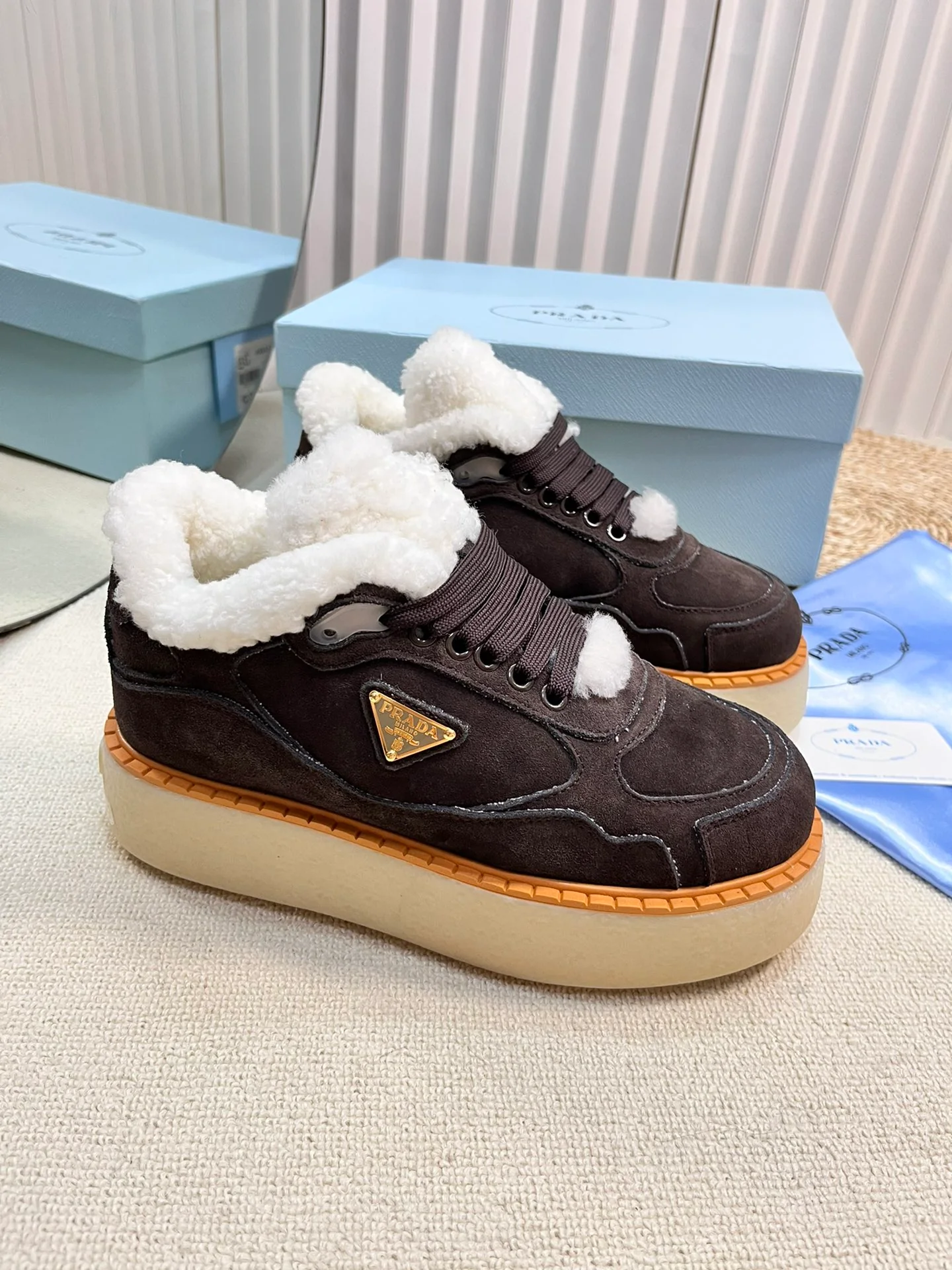 Повседневные шерстяные туфли Prada 2024 — темно-коричневые