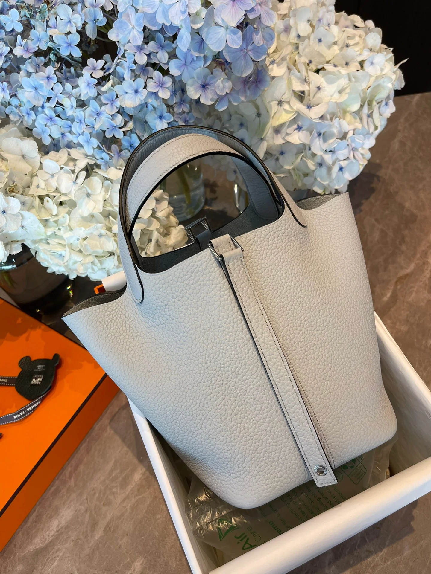 Часы Hermes Picotin 18 TC 08 Holy Grail, синие, с серебряной пряжкой.