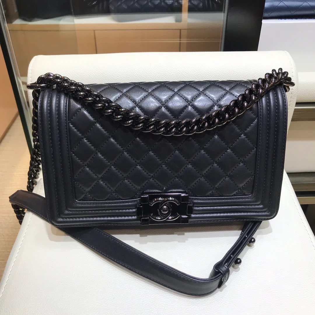Chanel-boy-25cm