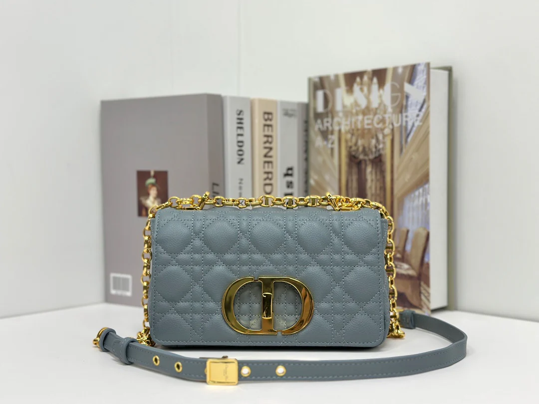 Маленькая сумка Dior Caro на цепочке - синяя - 1 шт.