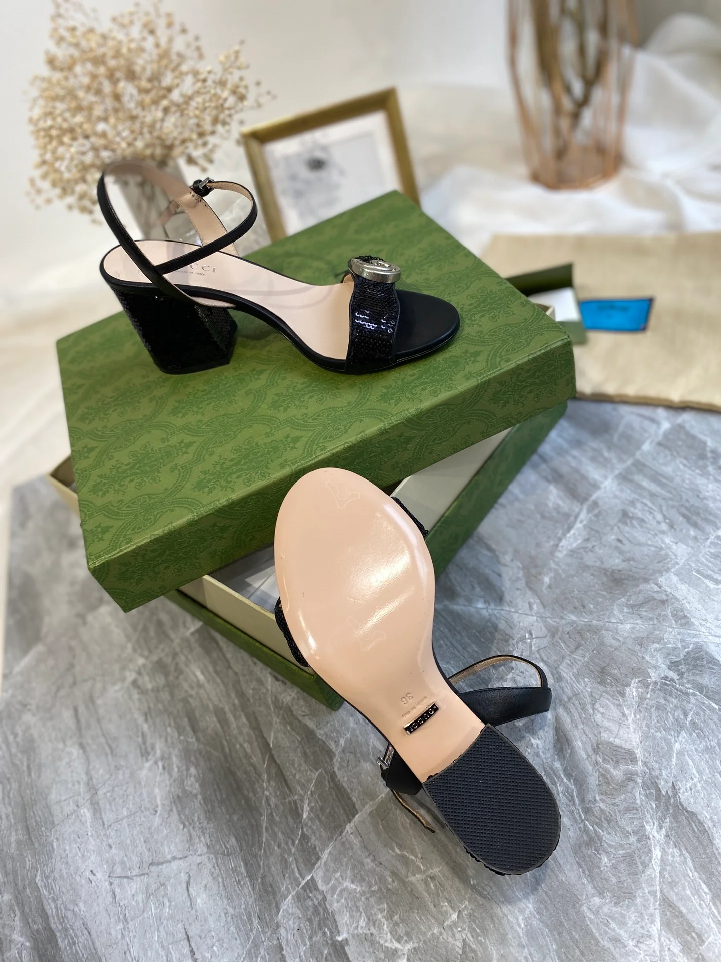 Босоножки Gucci на высоком каблуке с ремешками - 1