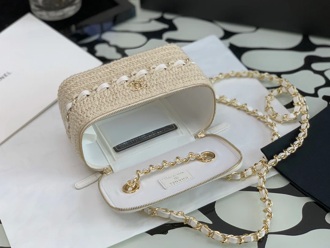 Новинка весны 2022 года от Chanel - Плетеный квадратный узор - Белый