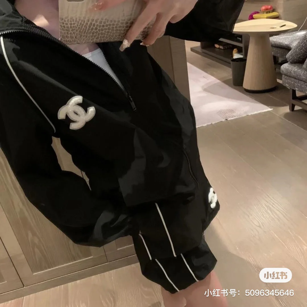 Chanel 2403 - Комплект из ветровки и шорт