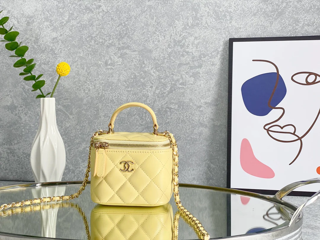 Новинка от Chanel 2022 года - Футляр для помады - Маленькая коробочка - Мини-версия ?Куриного желтка?