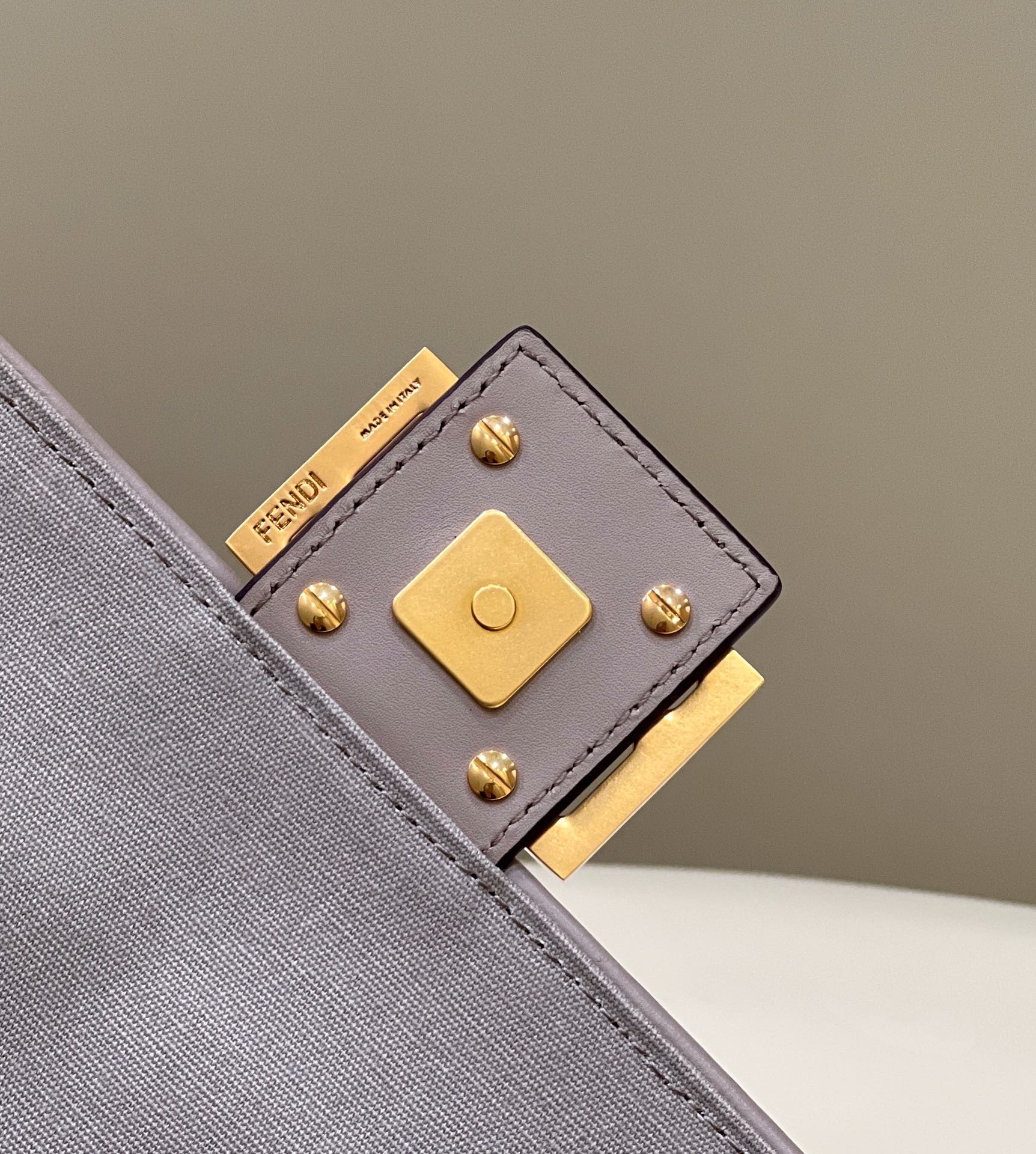 Сумка-багет Fendi - серый холст