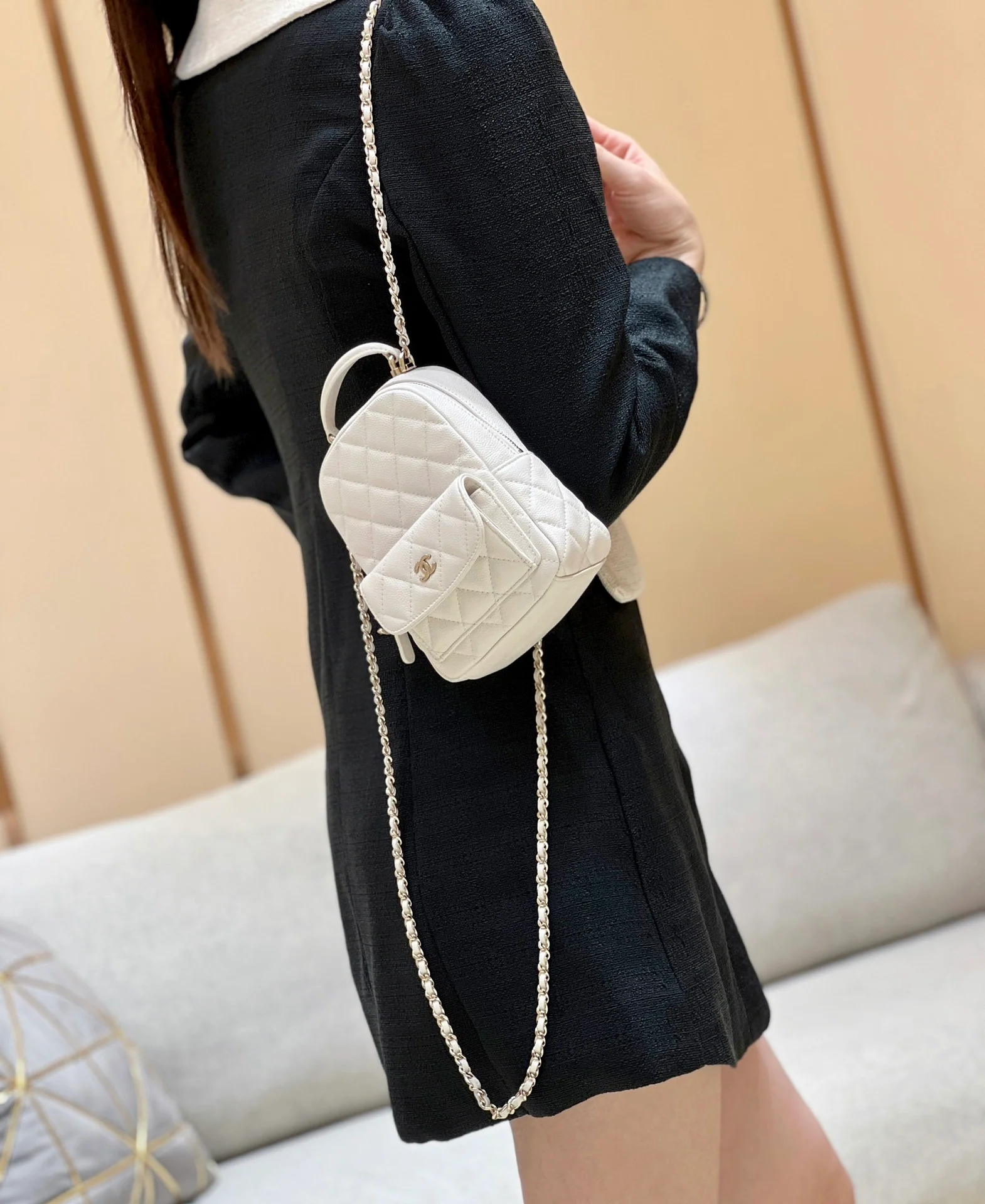 Новый оригинальный мини-рюкзак Chanel 24c - белый