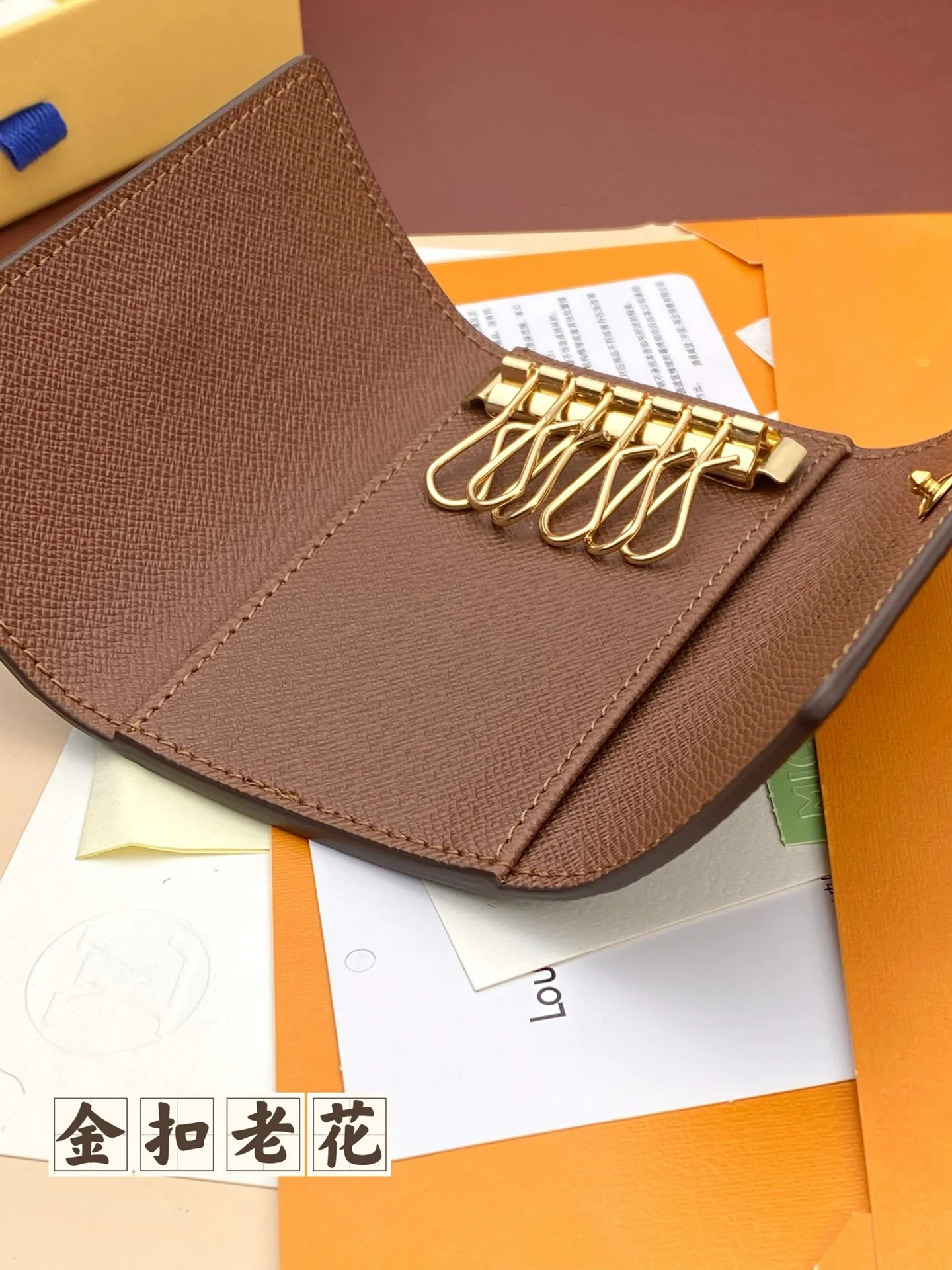 LV-m60701-Чехол для ключей-Золотая пряжка с монограммой