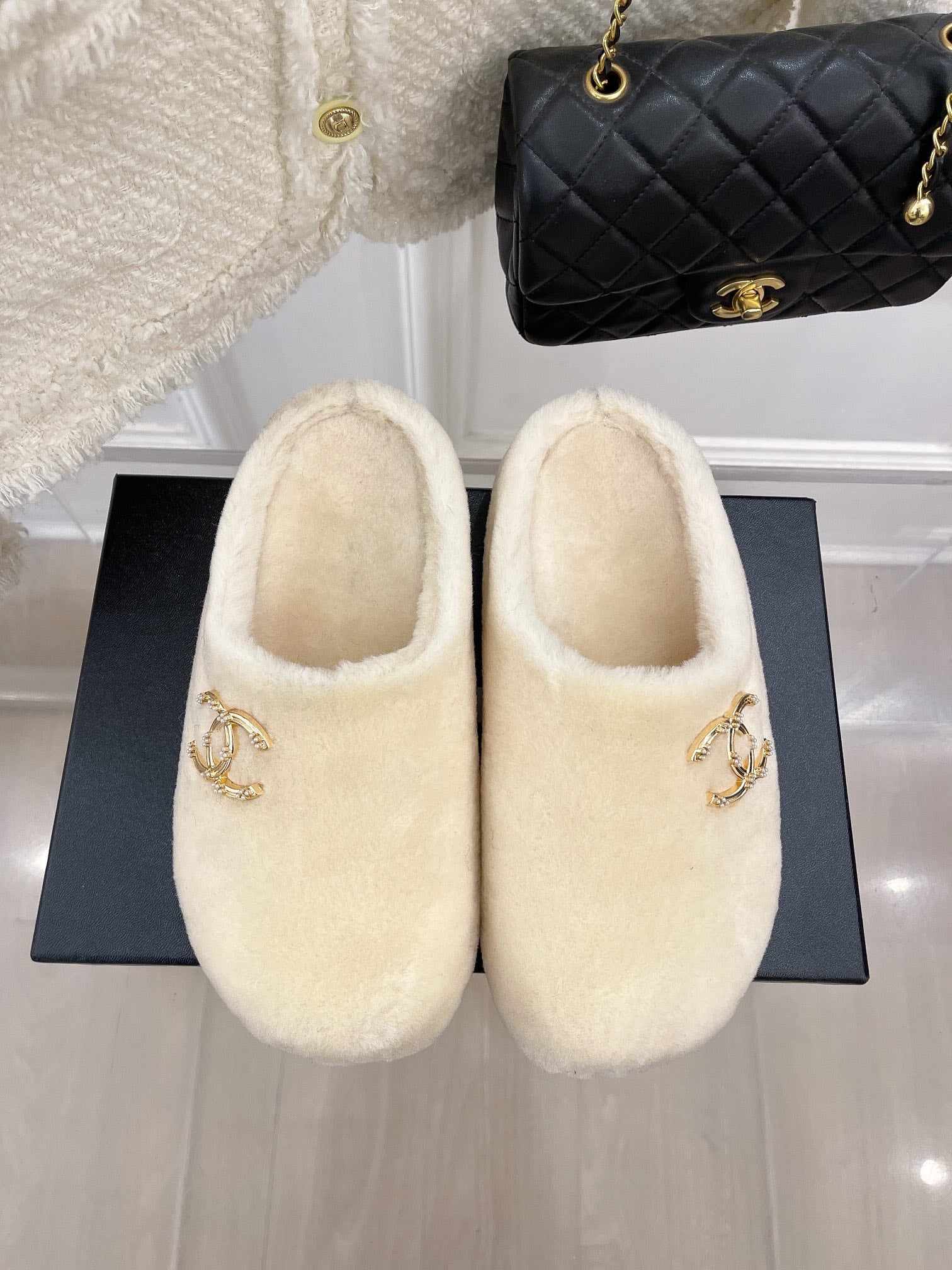 Chanel 2022 Ранняя весна - Тапочки Birkenstock - Белые