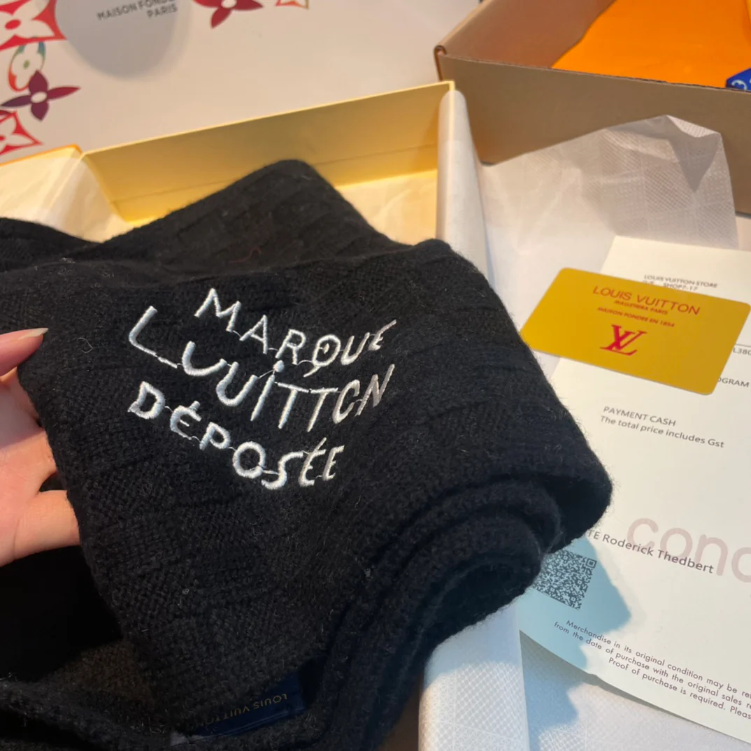 Классический однотонный шарф LV 2024 - черный