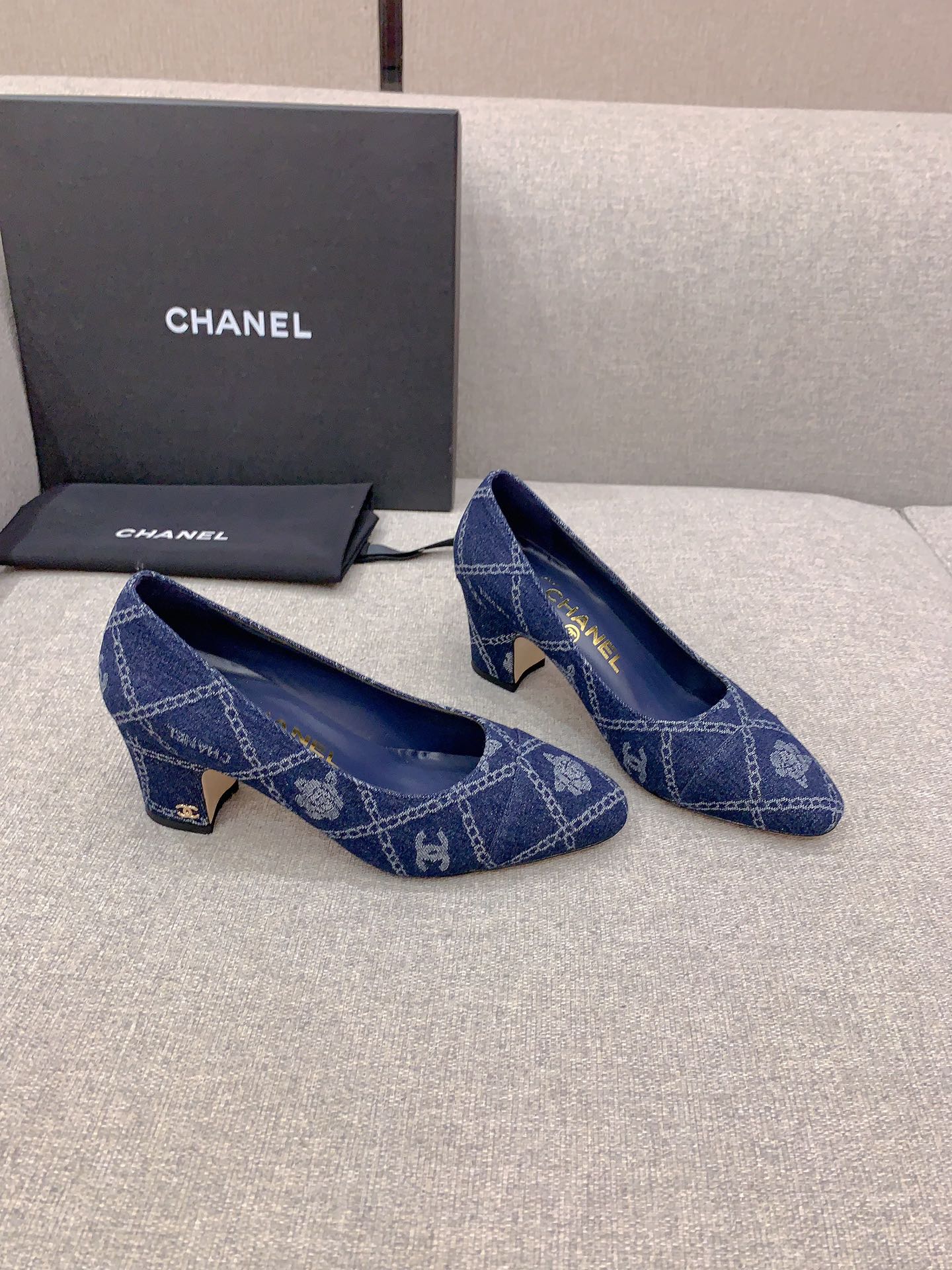 Chanel - Джинсовые туфли на массивном каблуке - Темно-синие