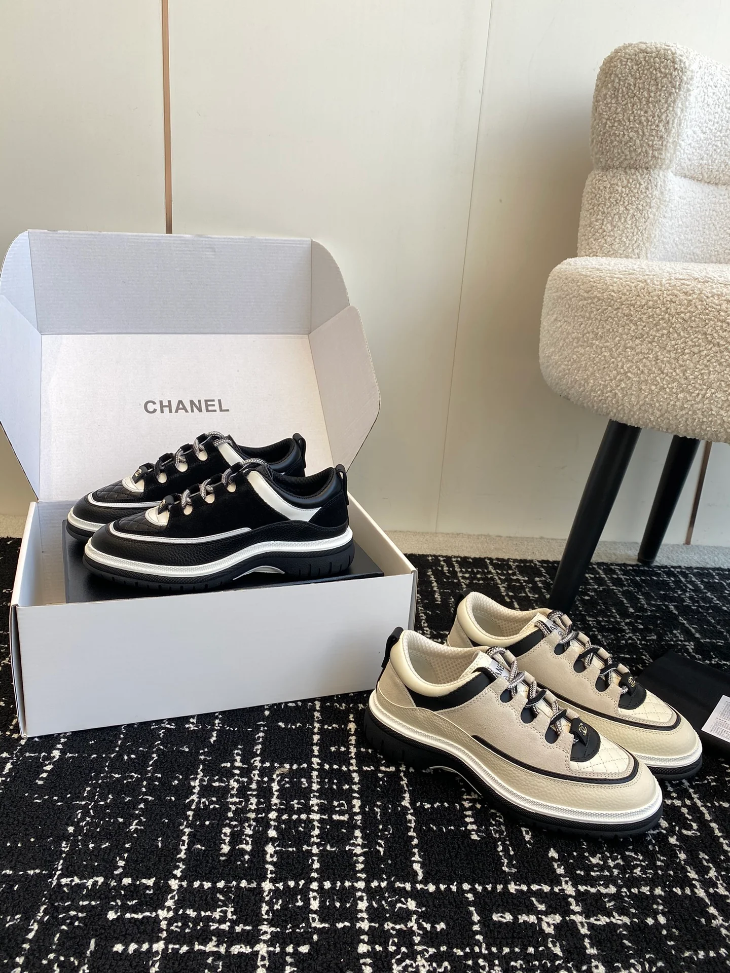 Повседневная обувь Chanel 2024 — изображение коллекции — 2