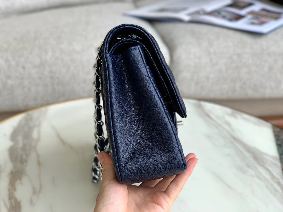 Сумка Chanel CF весна/лето 2019 — темно-синяя с серебряной пряжкой — 25 см