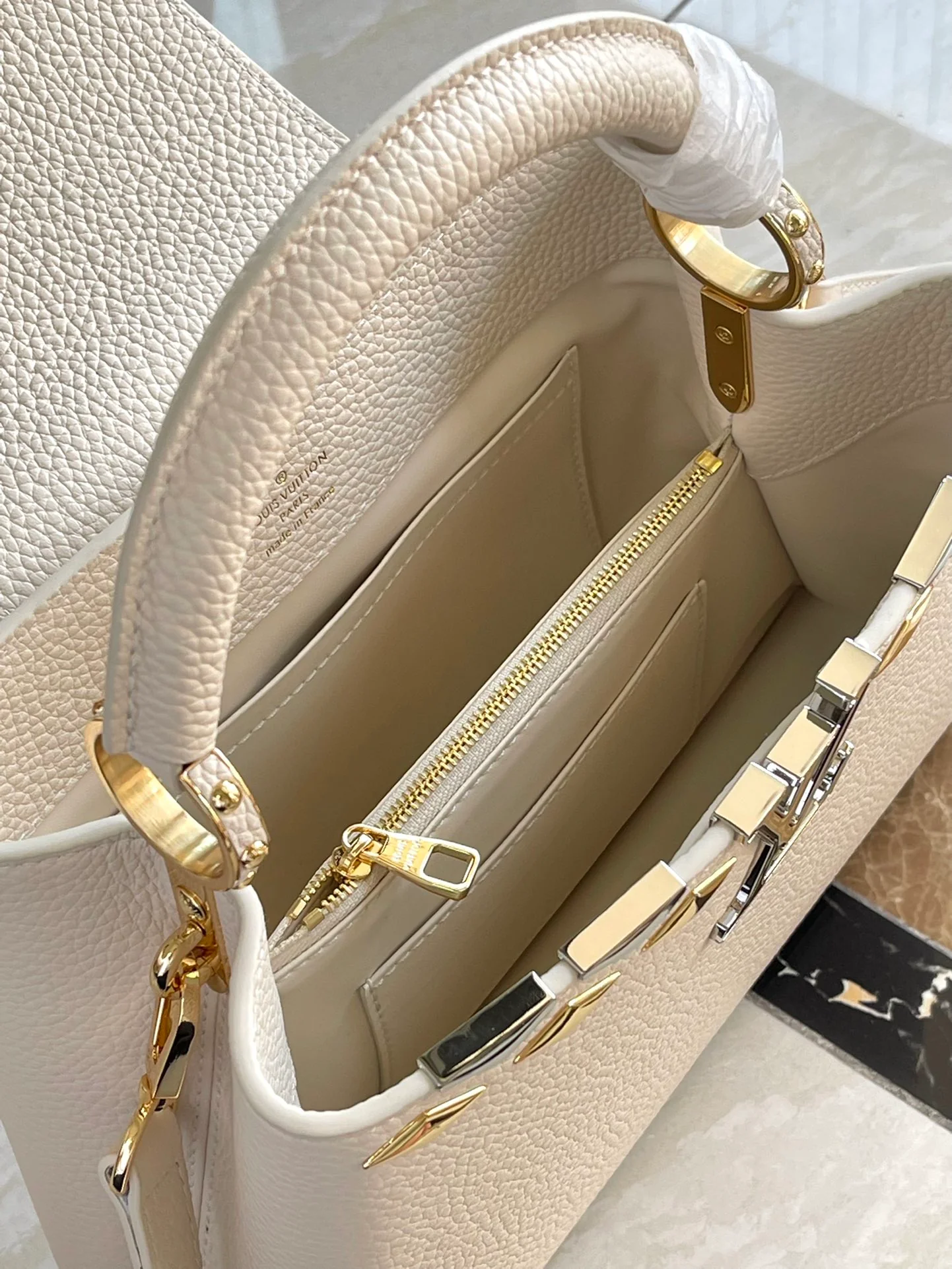 LV-m12751-capucines-small handbag-white