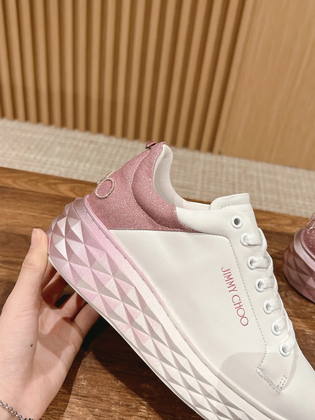 Обувь марки JC - повседневная модель 2024 года - розовая.